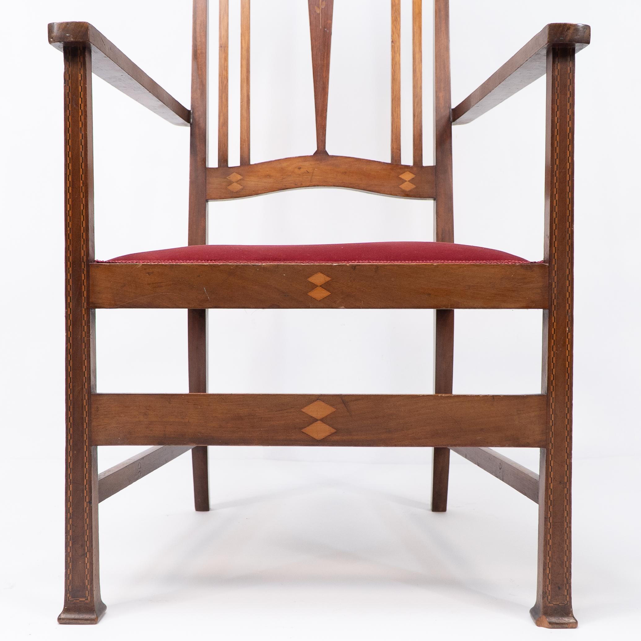 Liberty & Co. Deux fauteuils Arts & Crafts en acajou avec incrustations florales stylisées en vente 11