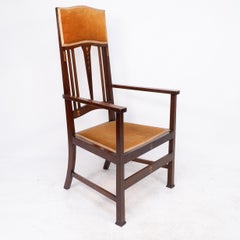 Liberty & Co. Due poltrone Arts & Crafts in mogano con intarsi floreali stilizzati