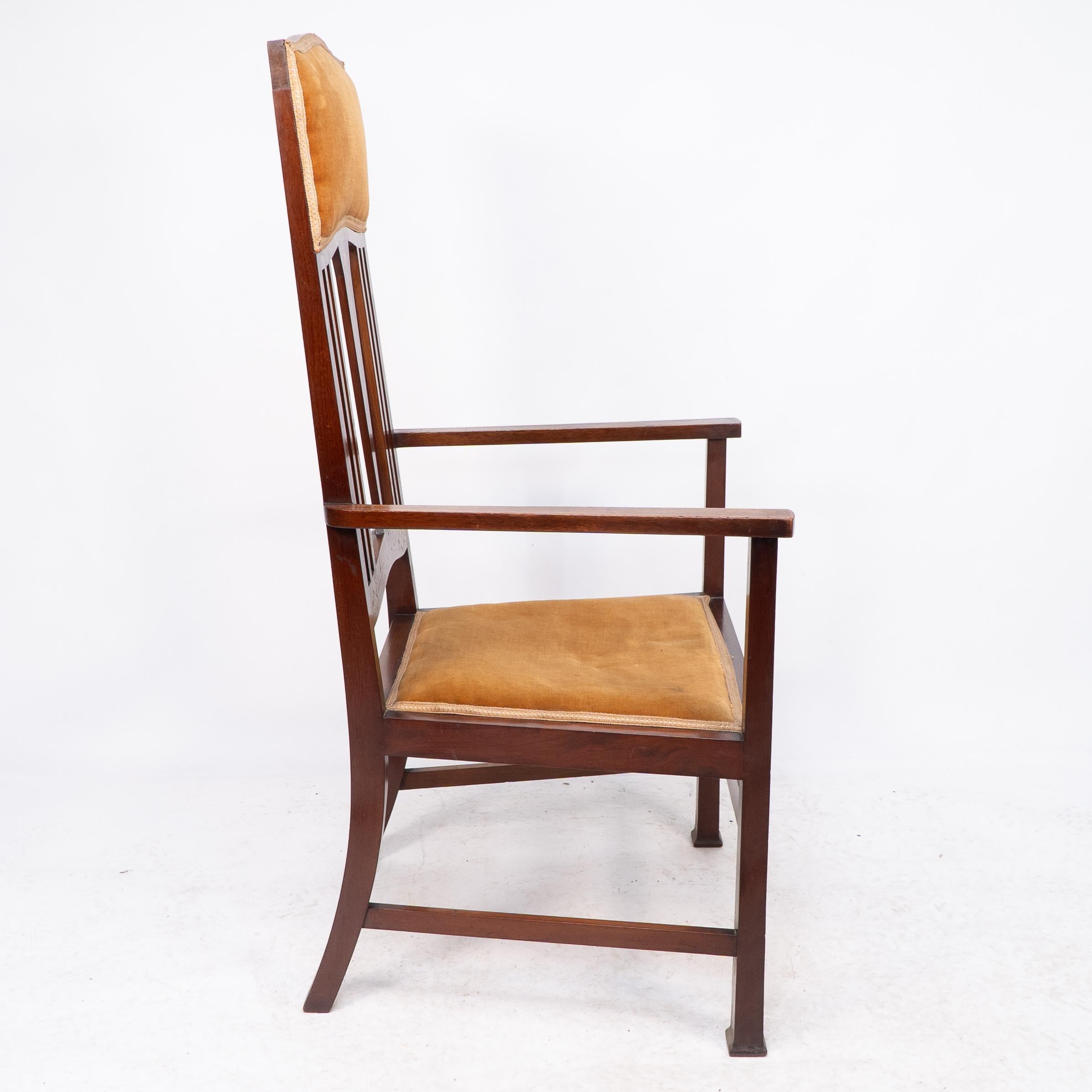 Liberty & Co. Arts and Crafts-Mahagoni-Sessel aus Mahagoni mit stilisierten Blumenintarsien (Frühes 20. Jahrhundert) im Angebot