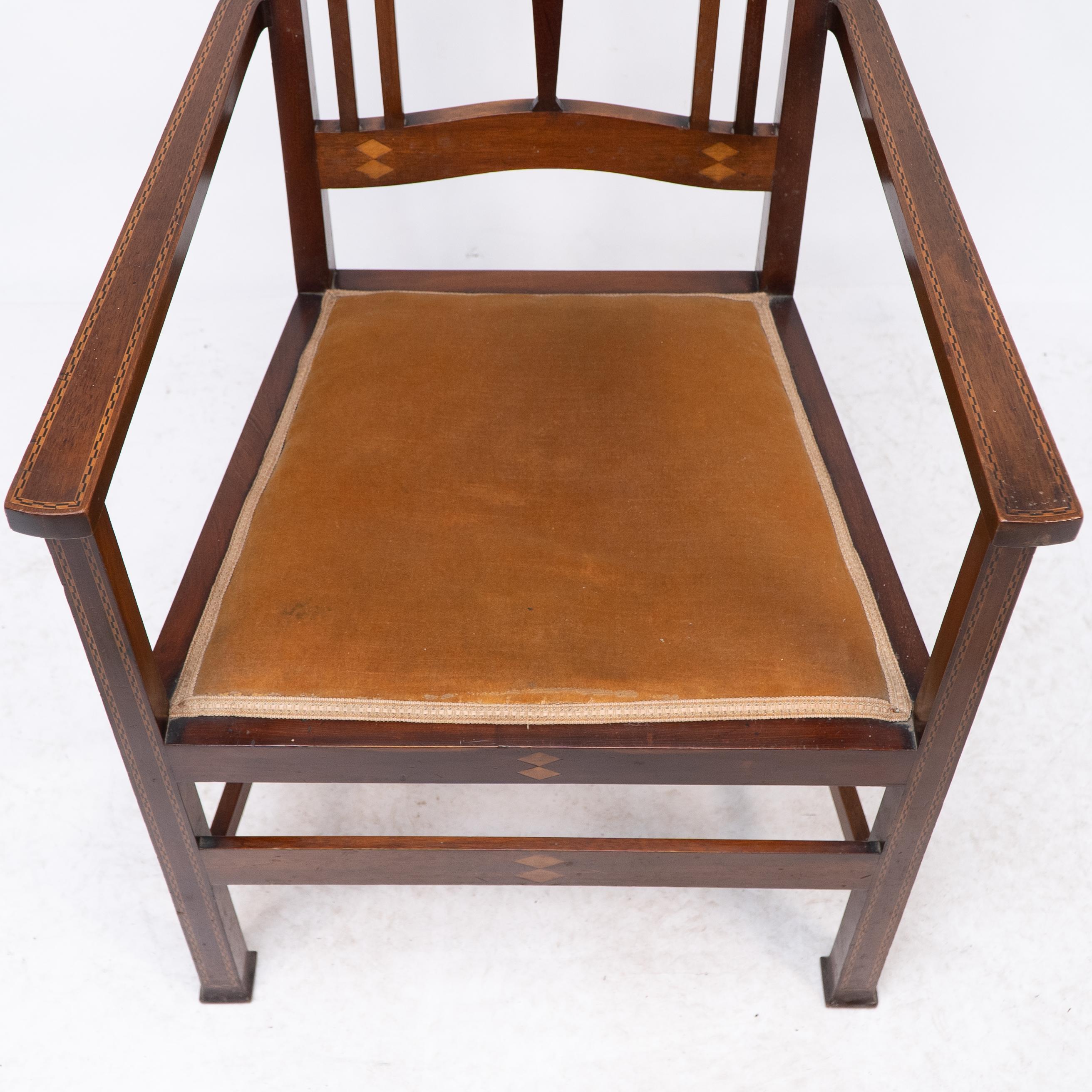 Liberty & Co. Arts and Crafts-Mahagoni-Sessel aus Mahagoni mit stilisierten Blumenintarsien im Angebot 3
