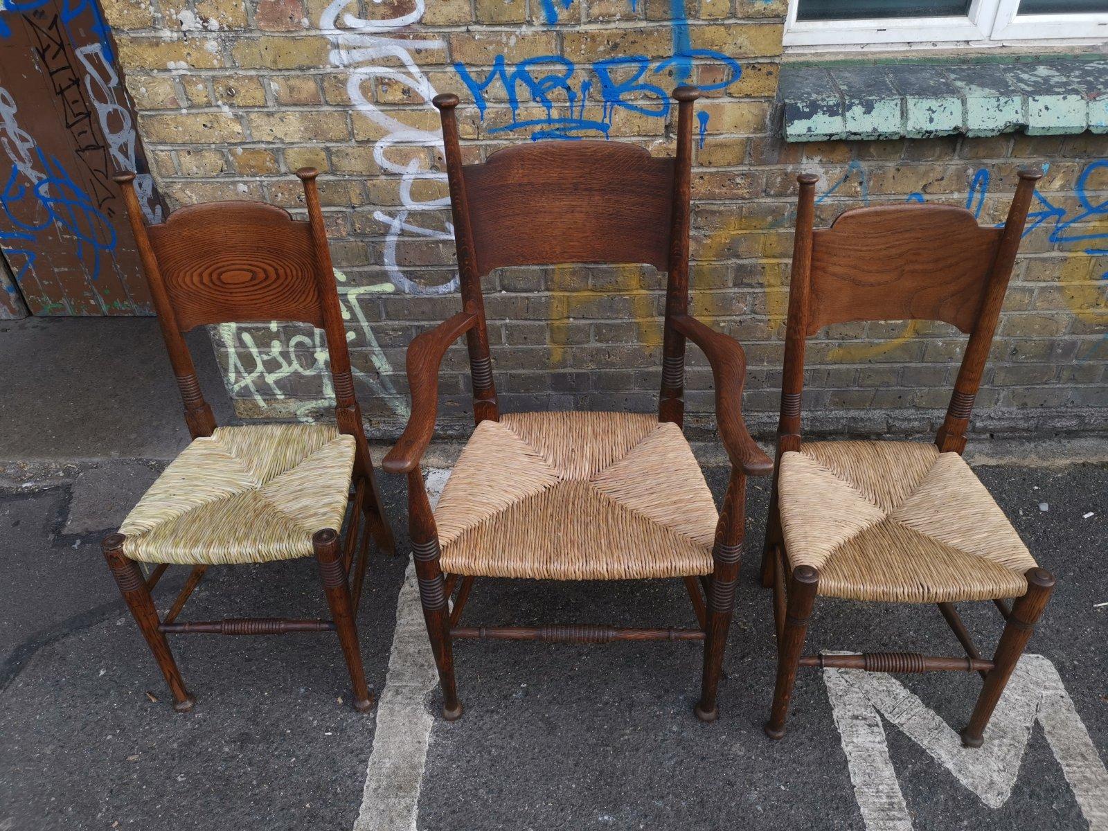 William Birch, Arts & Crafts-Sessel mit zwei ausziehbaren Beistellstühlen von Liberty & Co (Arts and Crafts) im Angebot