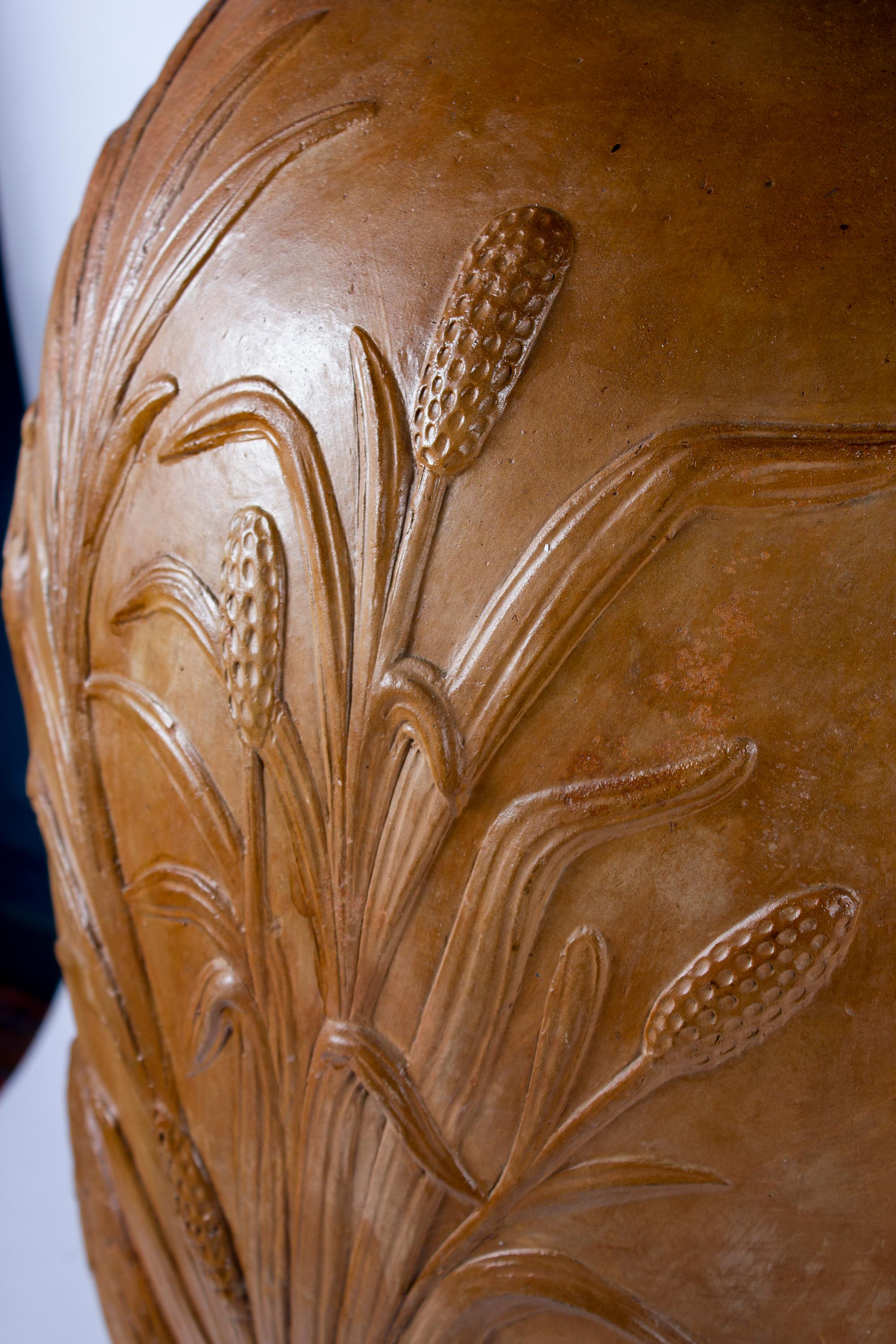 Pareja monumental de jarrones de terracota Liberty, 1920 en venta 3