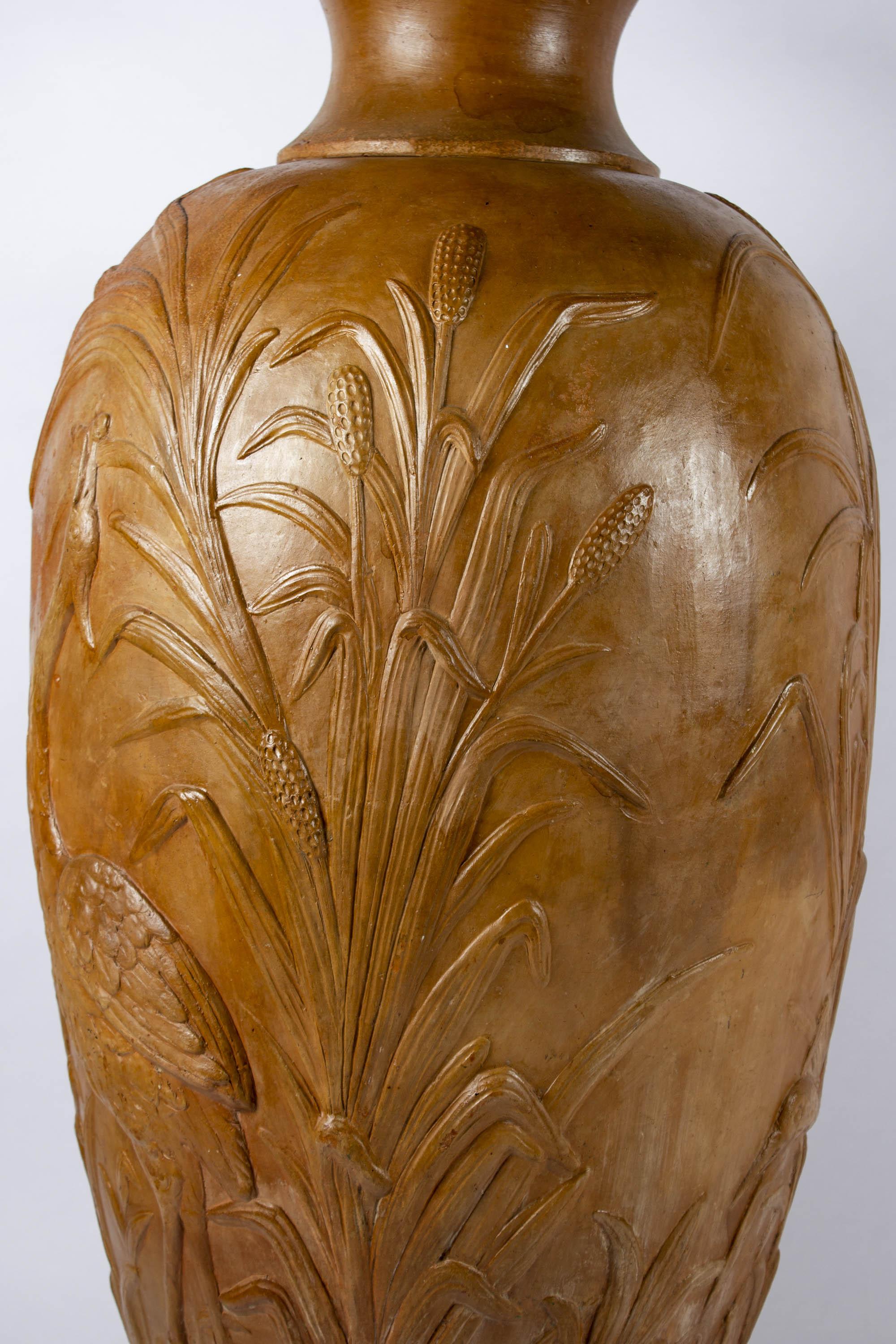 Terre cuite Paire de vases monumentaux en terre cuite représentant la Liberté, 1920 en vente