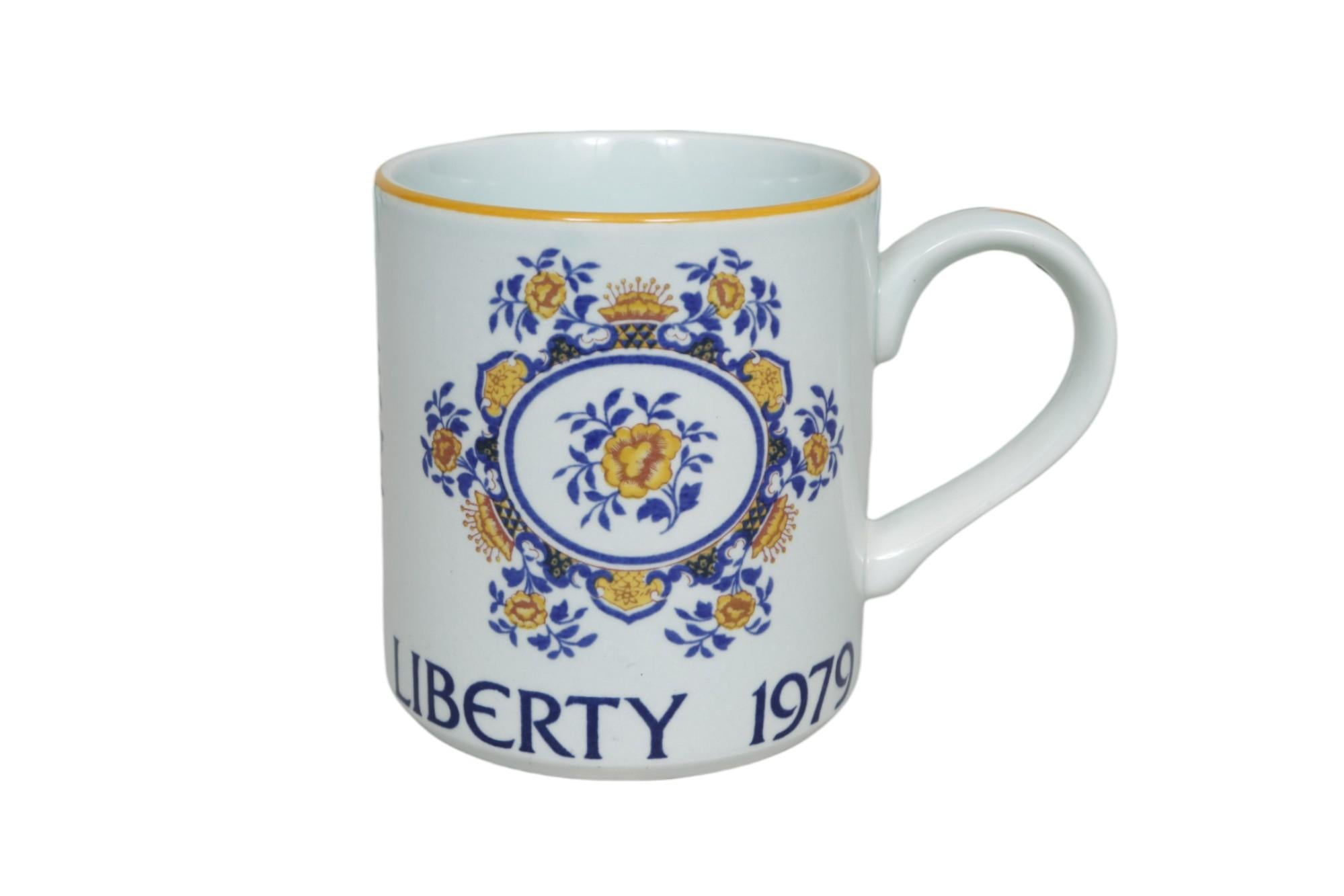 Tazas coleccionables del año 1979-1999 de Liberty of London, lote de 10 siglo XX en venta