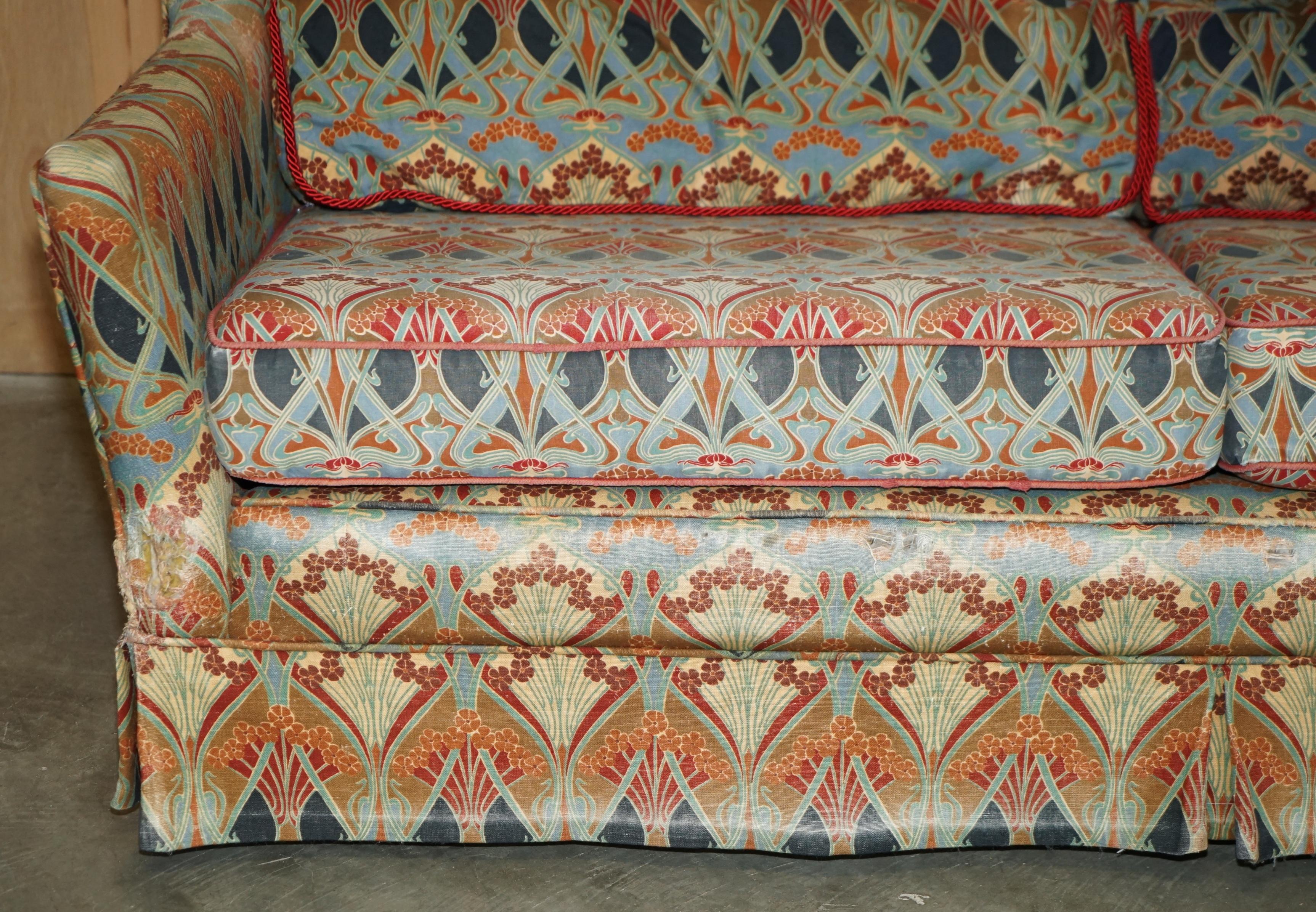 LIBERTY OF LONDON IANTHE UPHOLSTERED VINTAGE SOFA FOR RESTORATION FABRIC REPAIRs For Sale 2