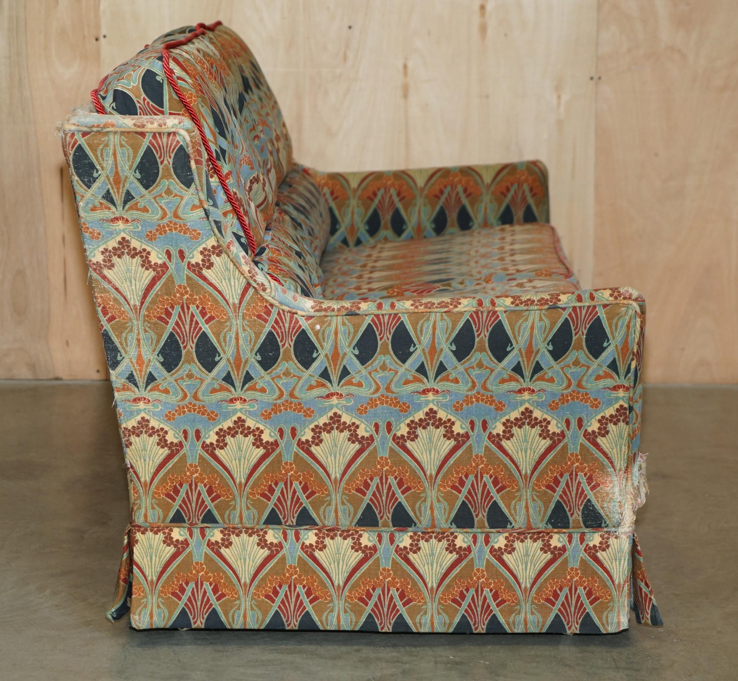 LIBERTY OF LONDON IANTHE UPHOLSTERED VINTAGE SOFA FOR RESTORATION FABRIC REPAIRs For Sale 5