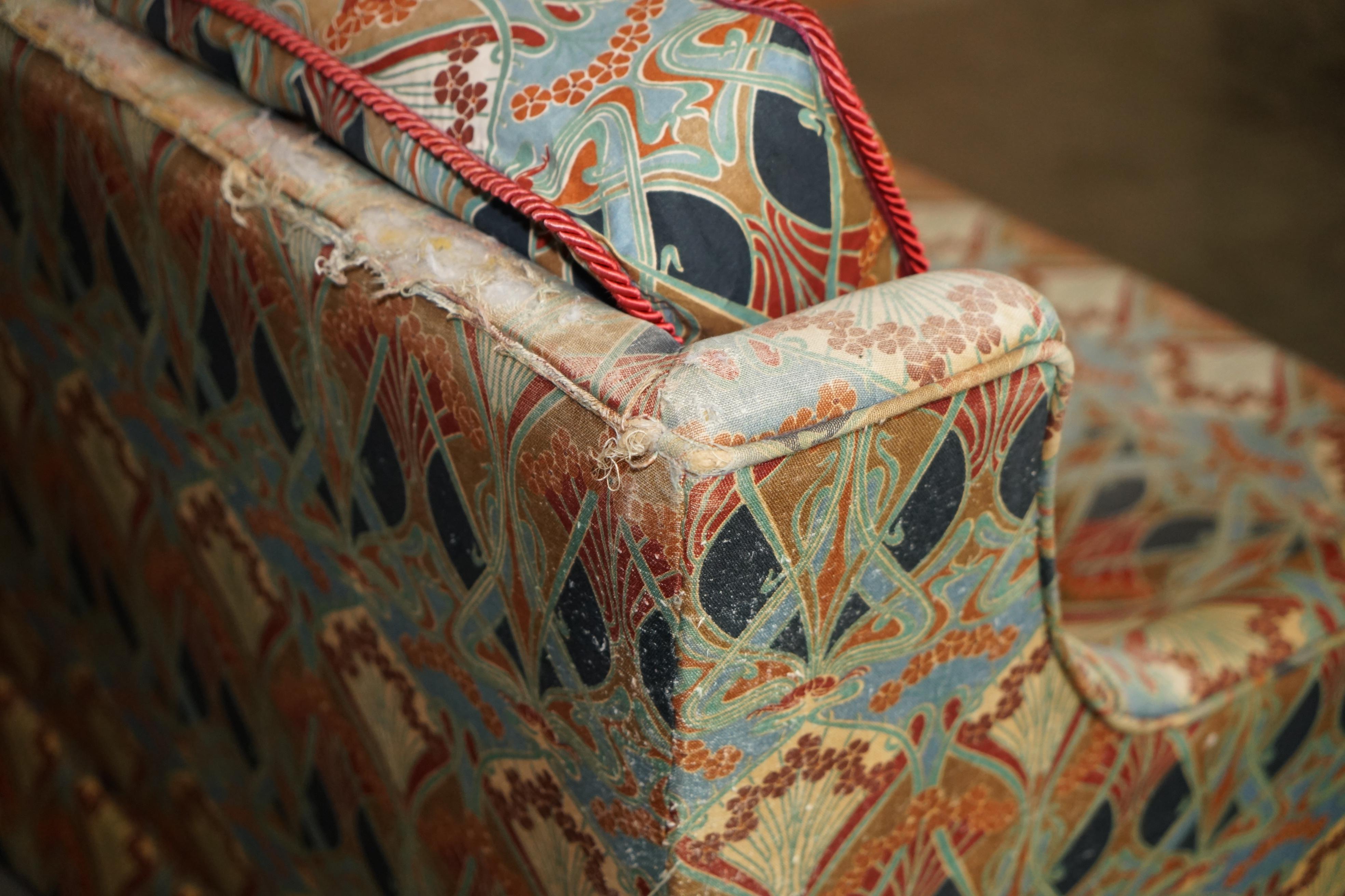 LIBERTY OF LONDON IANTHE UPHOLSTERED VINTAGE SOFA FOR RESTORATION FABRIC REPAIRs For Sale 6