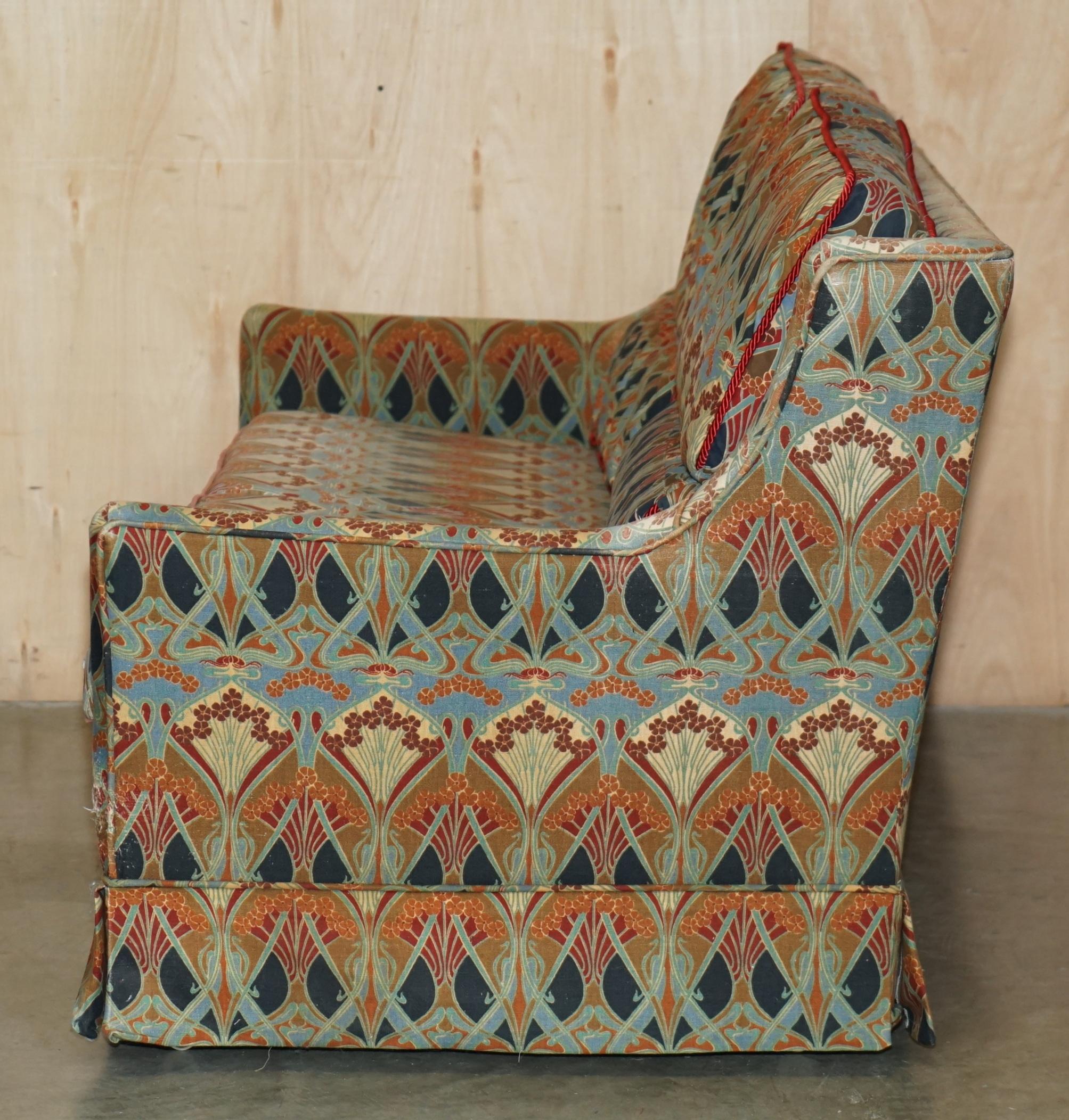 LIBERTY OF LONDON IANTHE UPHOLSTERED VINTAGE SOFA FOR RESTORATION FABRIC REPAIRs For Sale 8