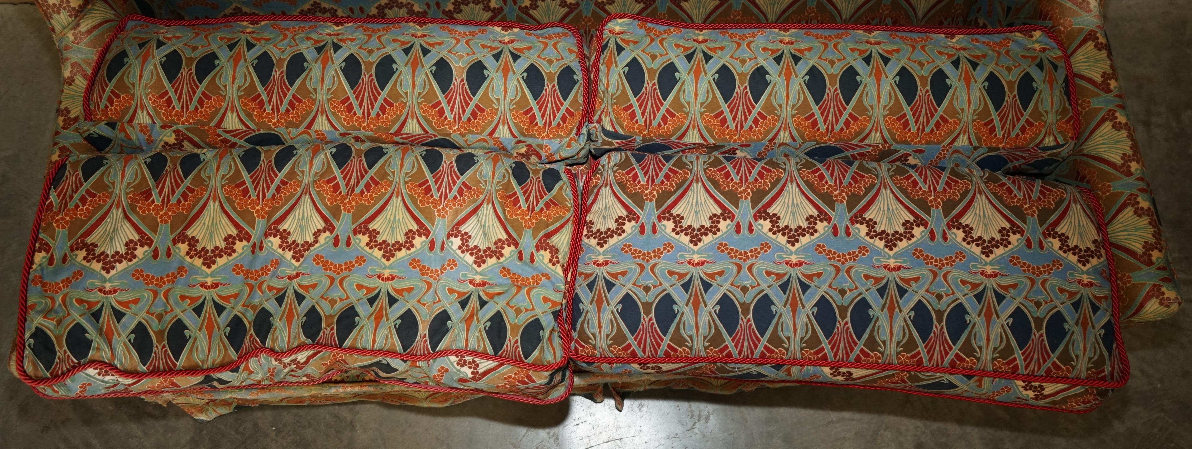 LIBERTY OF LONDON IANTHE UPHOLSTERED VINTAGE SOFA FOR RESTORATION FABRIC REPAIRs For Sale 9