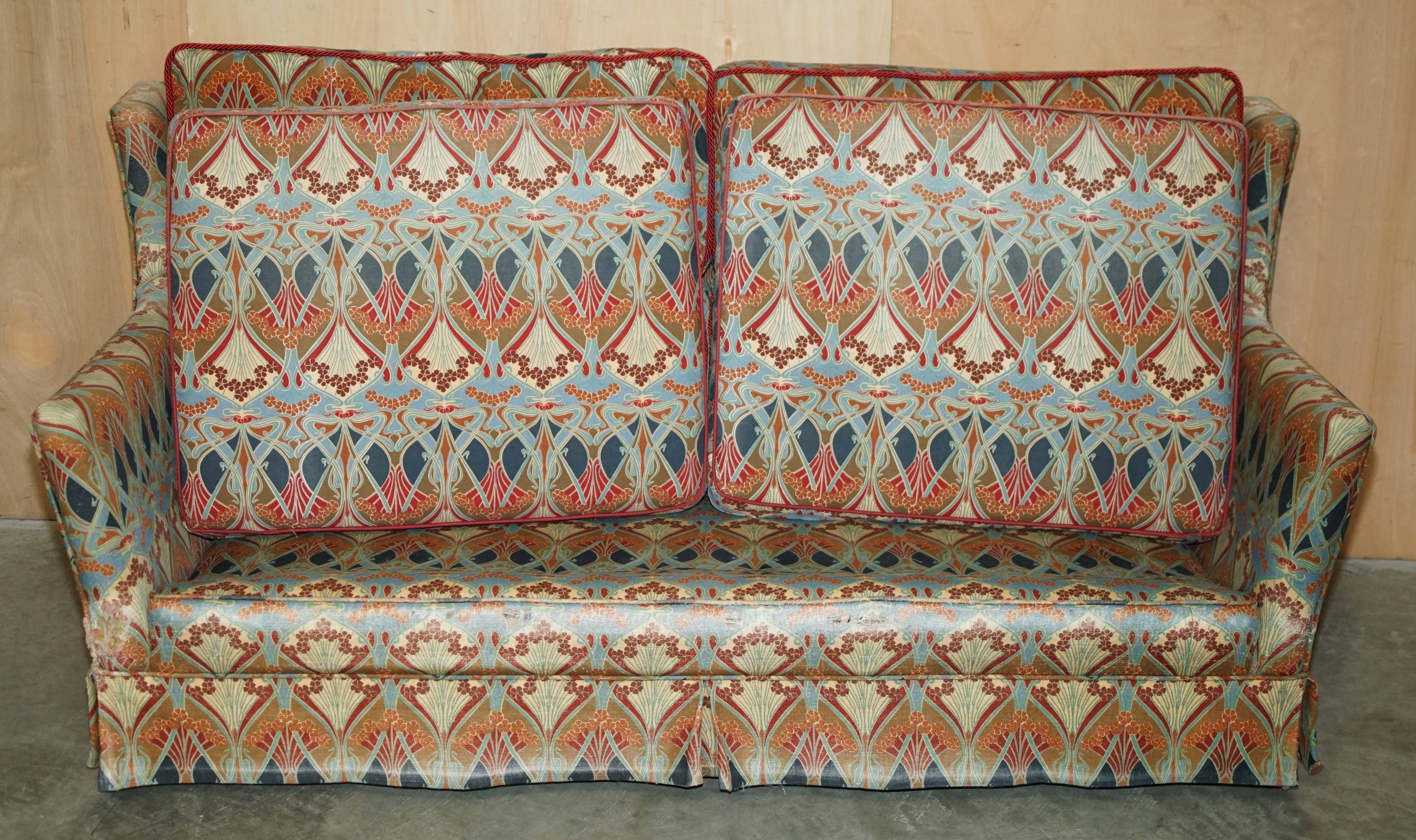 LIBERTY OF LONDON IANTHE UPHOLSTERED VINTAGE SOFA FOR RESTORATION FABRIC REPAIRs For Sale 10