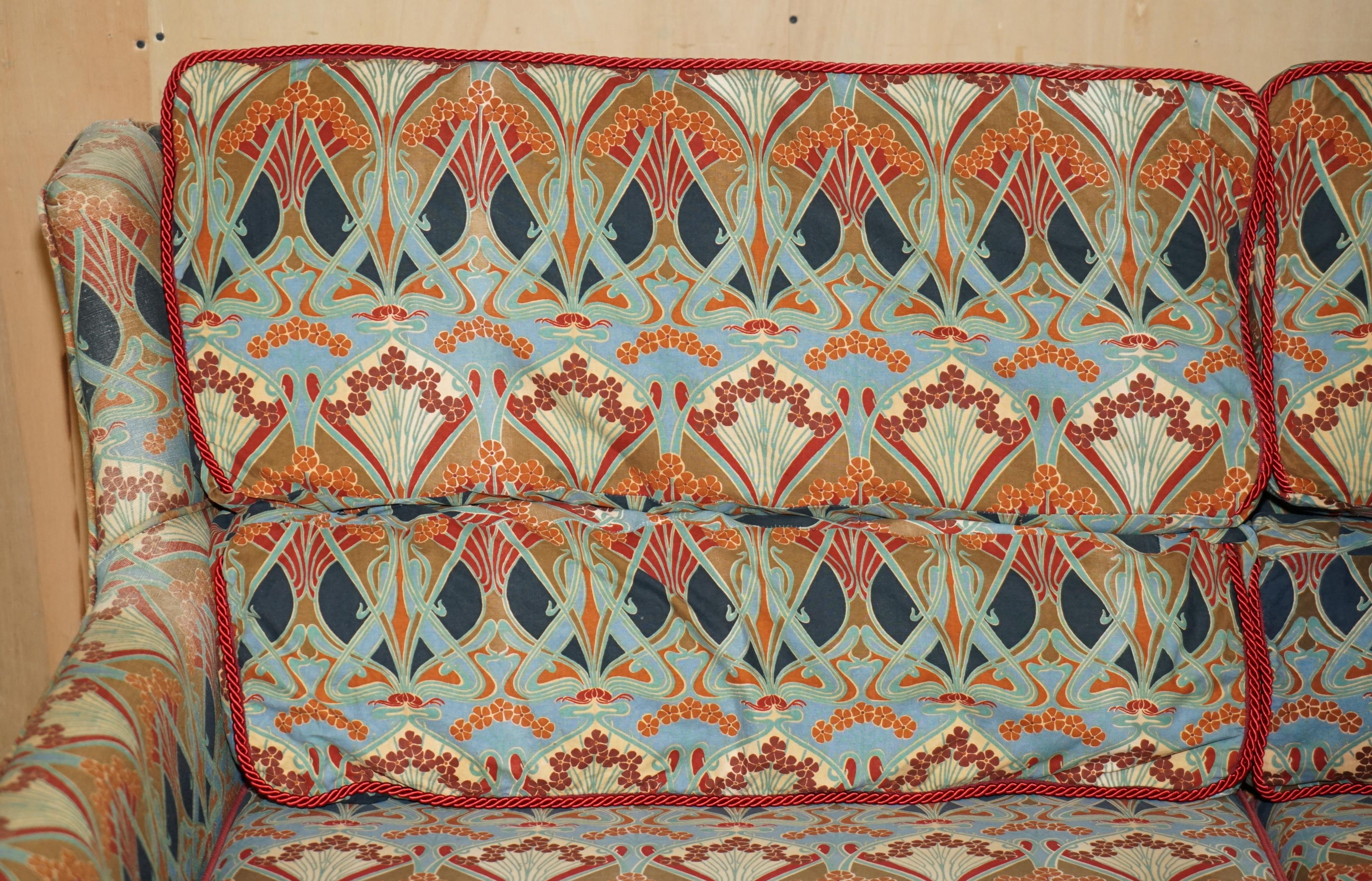 Hand-Crafted LIBERTY OF LONDON IANTHE UPHOLSTERED VINTAGE SOFA FOR RESTORATION FABRIC REPAIRs For Sale