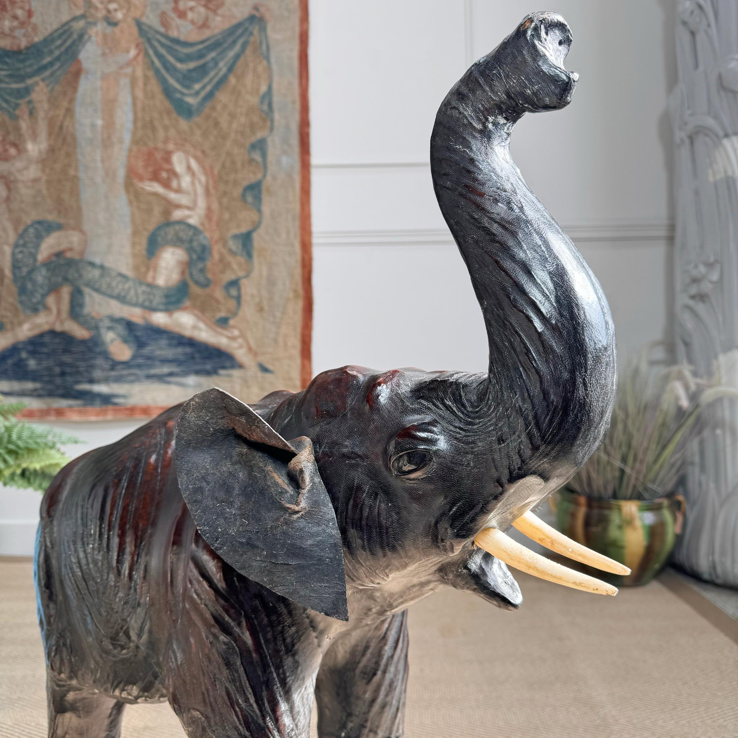 20ième siècle Tabouret éléphant Liberty Of London en vente
