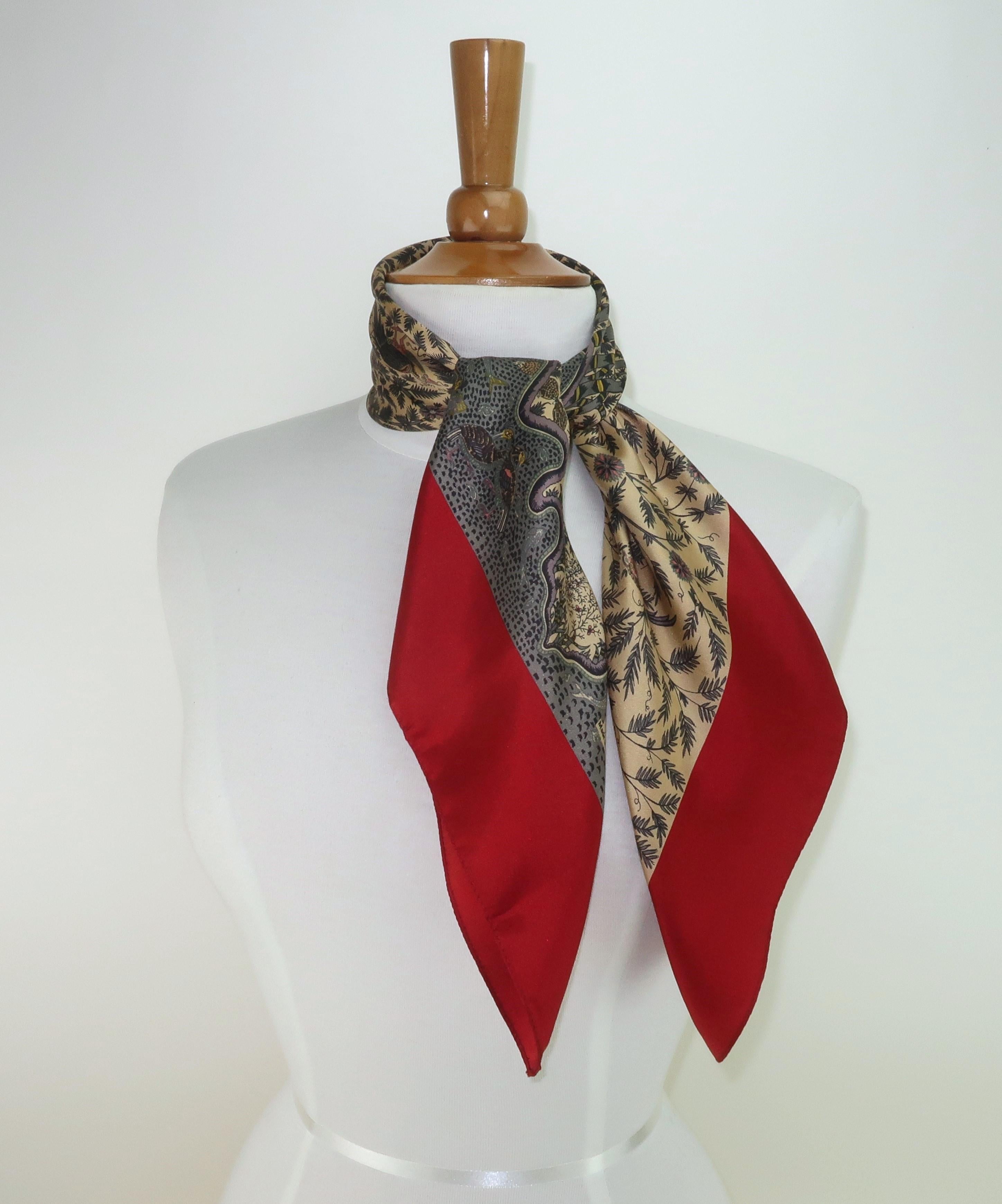 LIBERTY OF LONDON Pfauen-Garten-Seidenschal im Angebot 5