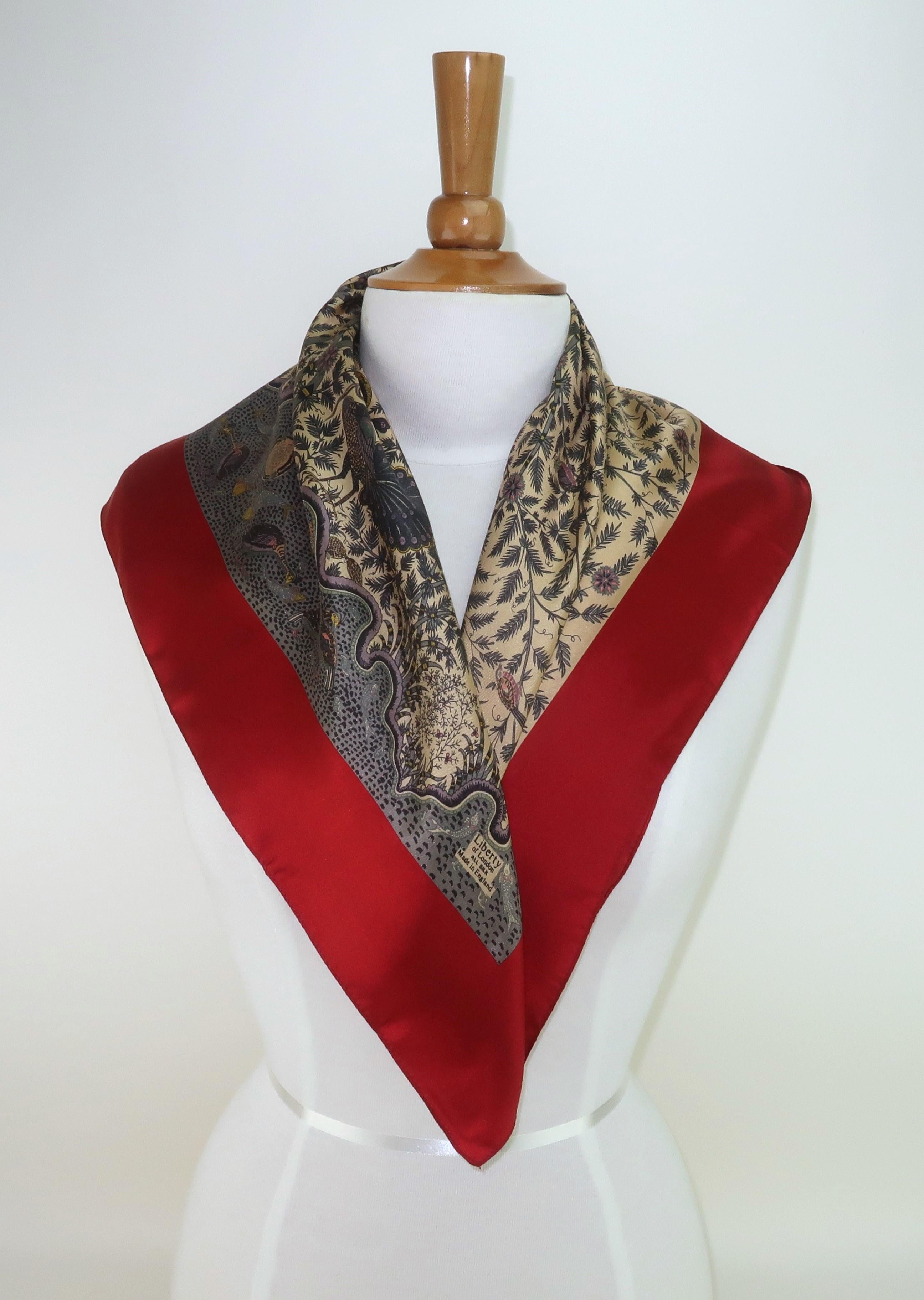 LIBERTY OF LONDON Pfauen-Garten-Seidenschal im Angebot 4