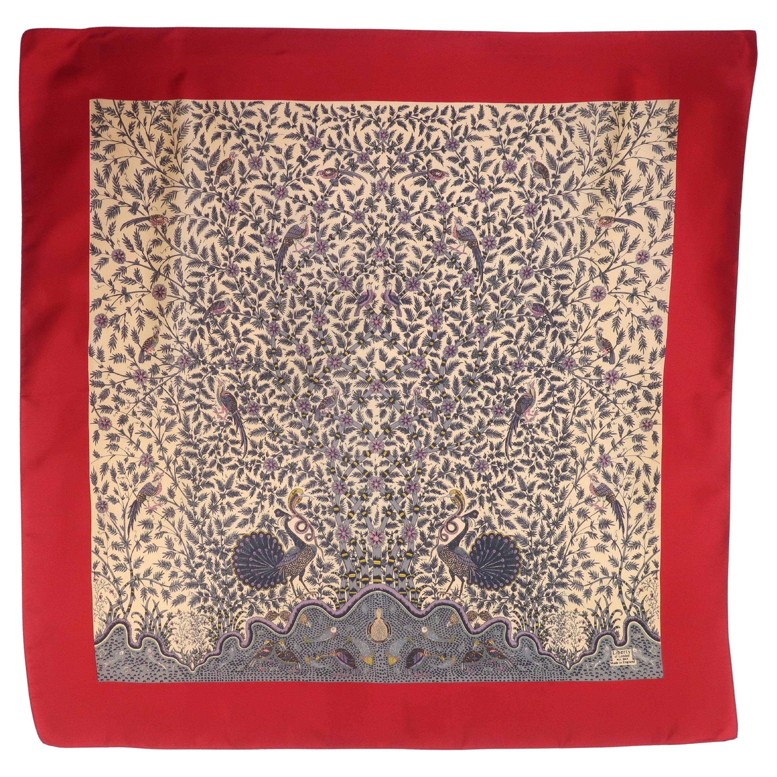 LIBERTY OF LONDON Pfauen-Garten-Seidenschal im Angebot