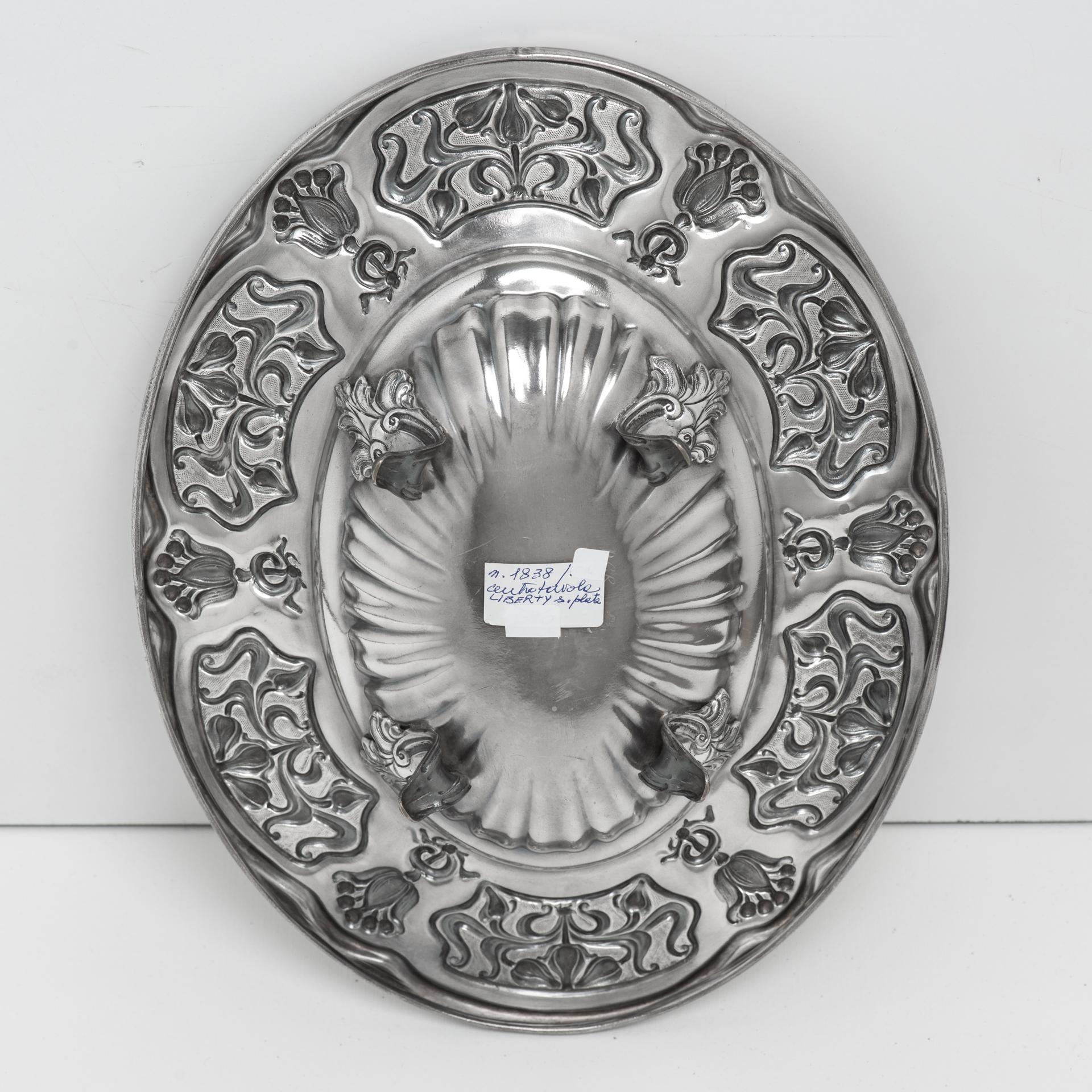Art nouveau Centre de table ovale Liberty en métal argenté en vente