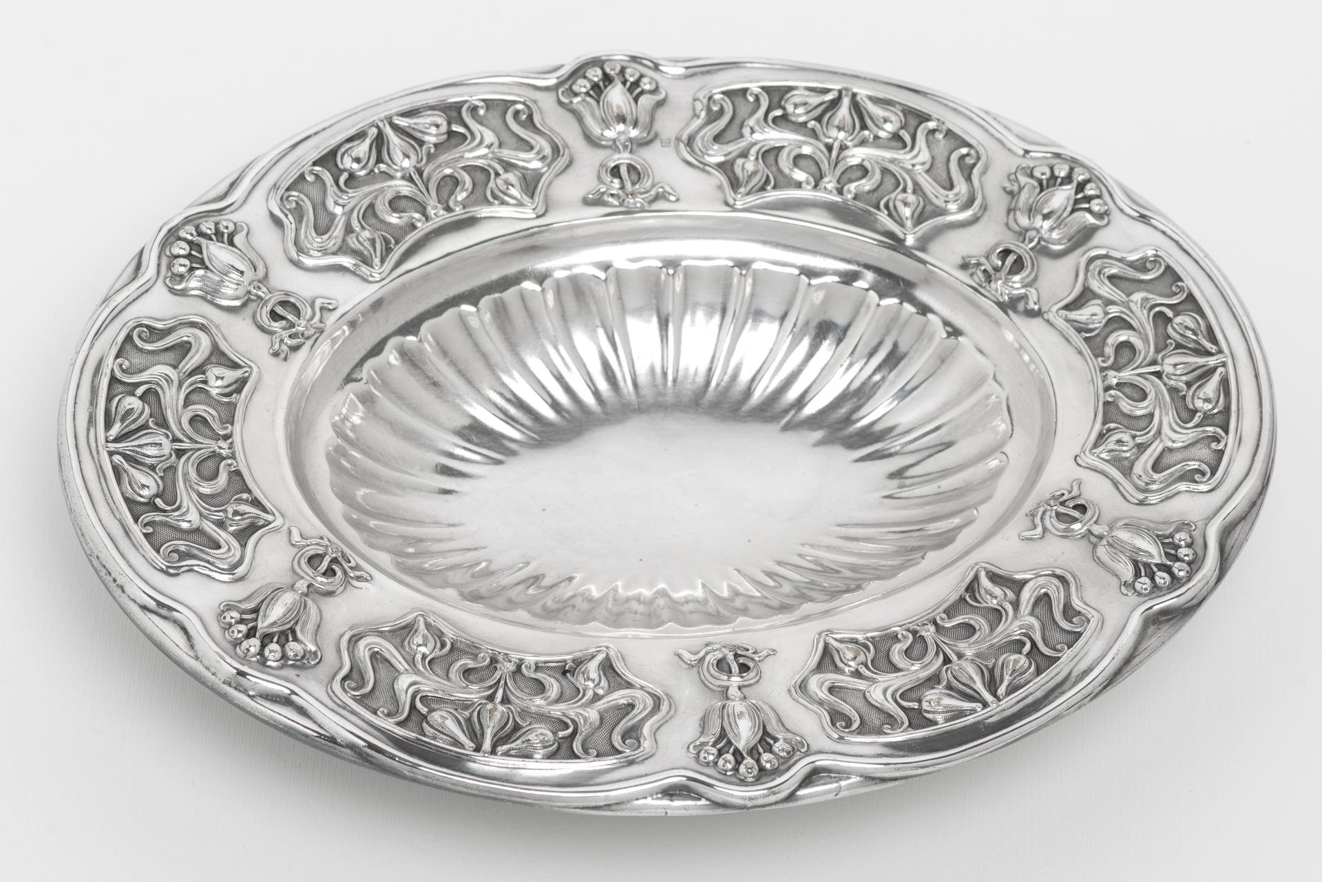 Liberty Oval Centerpiece in Silver Plate In Excellent Condition For Sale In Alessandria, Piemonte