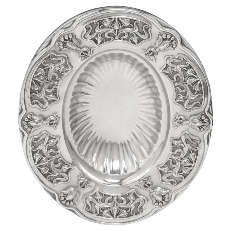 Liberty Oval Centerpiece in Silver Plate For Sale at 1stDibs