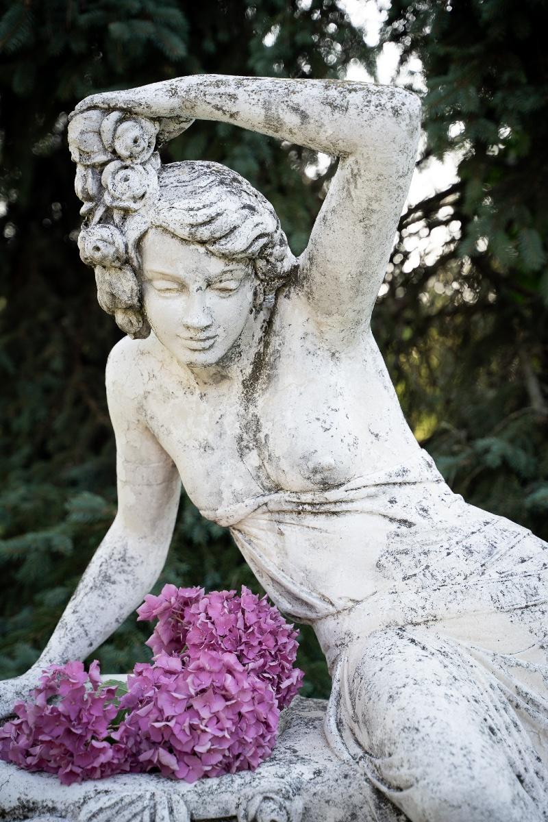 XX secolo Liberty-Style Marble-Grit Sculpture of a Seated Female Figure, 1930s in vendita