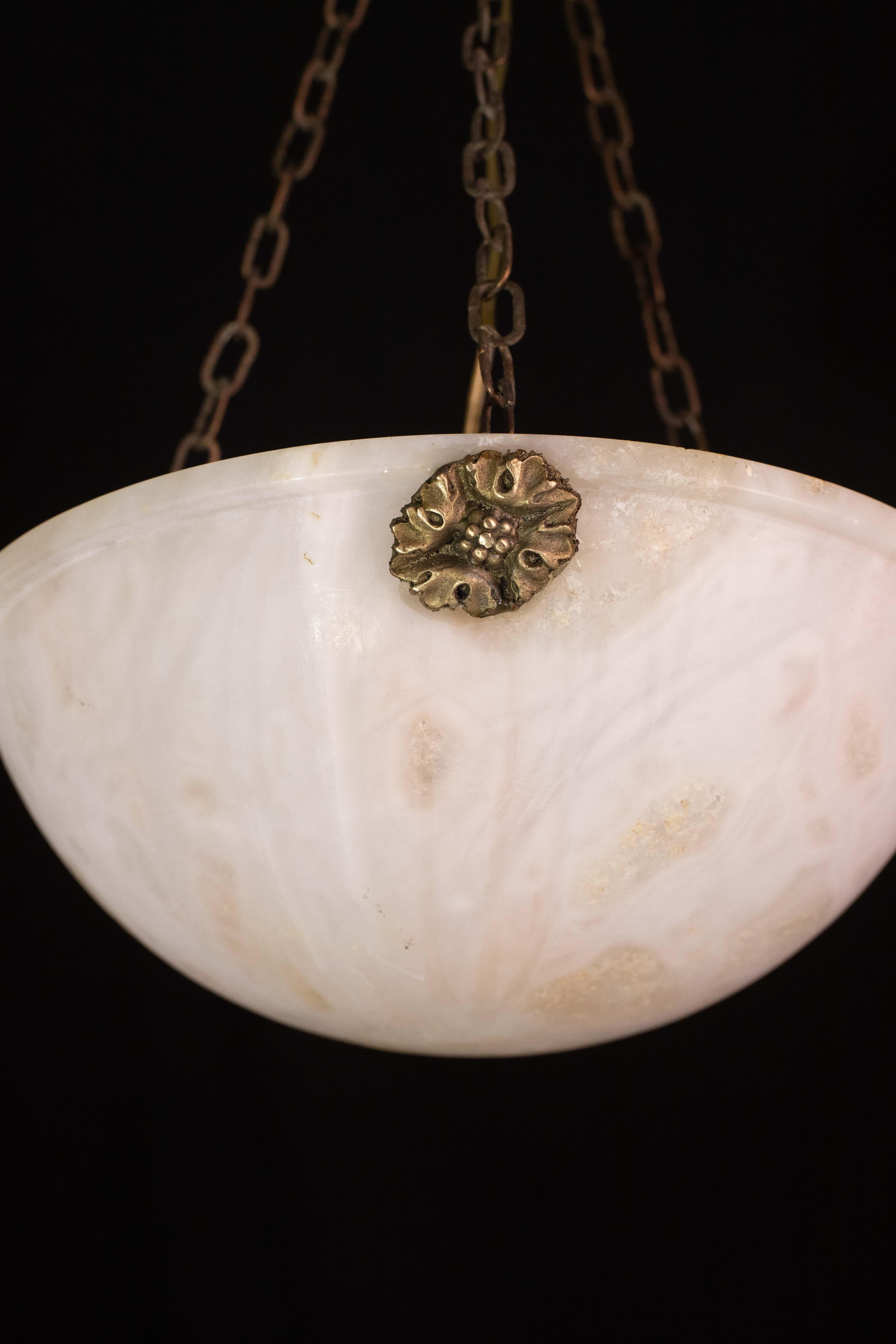 Lustre en Albâtre blanc de Liberty, années 1940 en vente 3