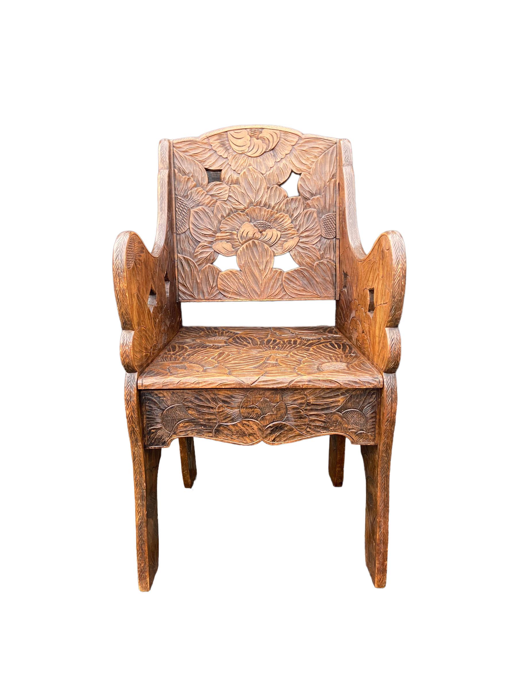 Hand-carved side chair made in Japan around 1910 for Liberty&Co (United Kingdom) made of light wood. (feels like beechwood) This Arts & Crafts object is in a very good condition but it shows sign of age.

Measures: seat height 45,5 cm, height 93,5