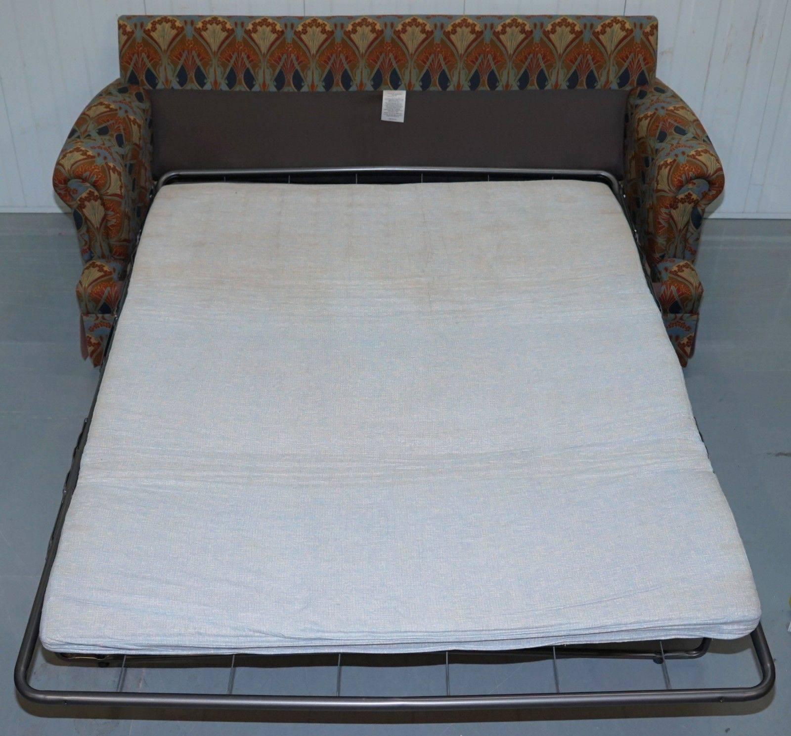 Libertys London Ianthe Polsterung Zwei-Drei-Sitz Sofabett von Flemming und Howland 4