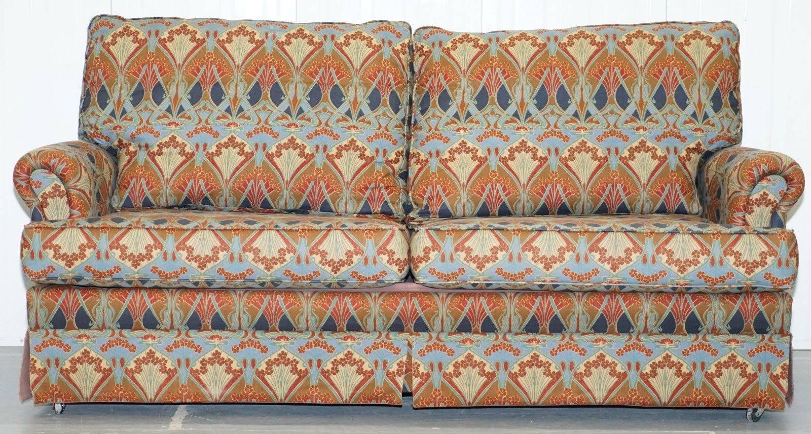 We are delighted to offer for sale this stunning Liberty London Ianthe upholstery Felmming & Howland sofabed 

A truly magnificent piece, the upholstery is just about a classic English country house as you will find anywhere, it screams style