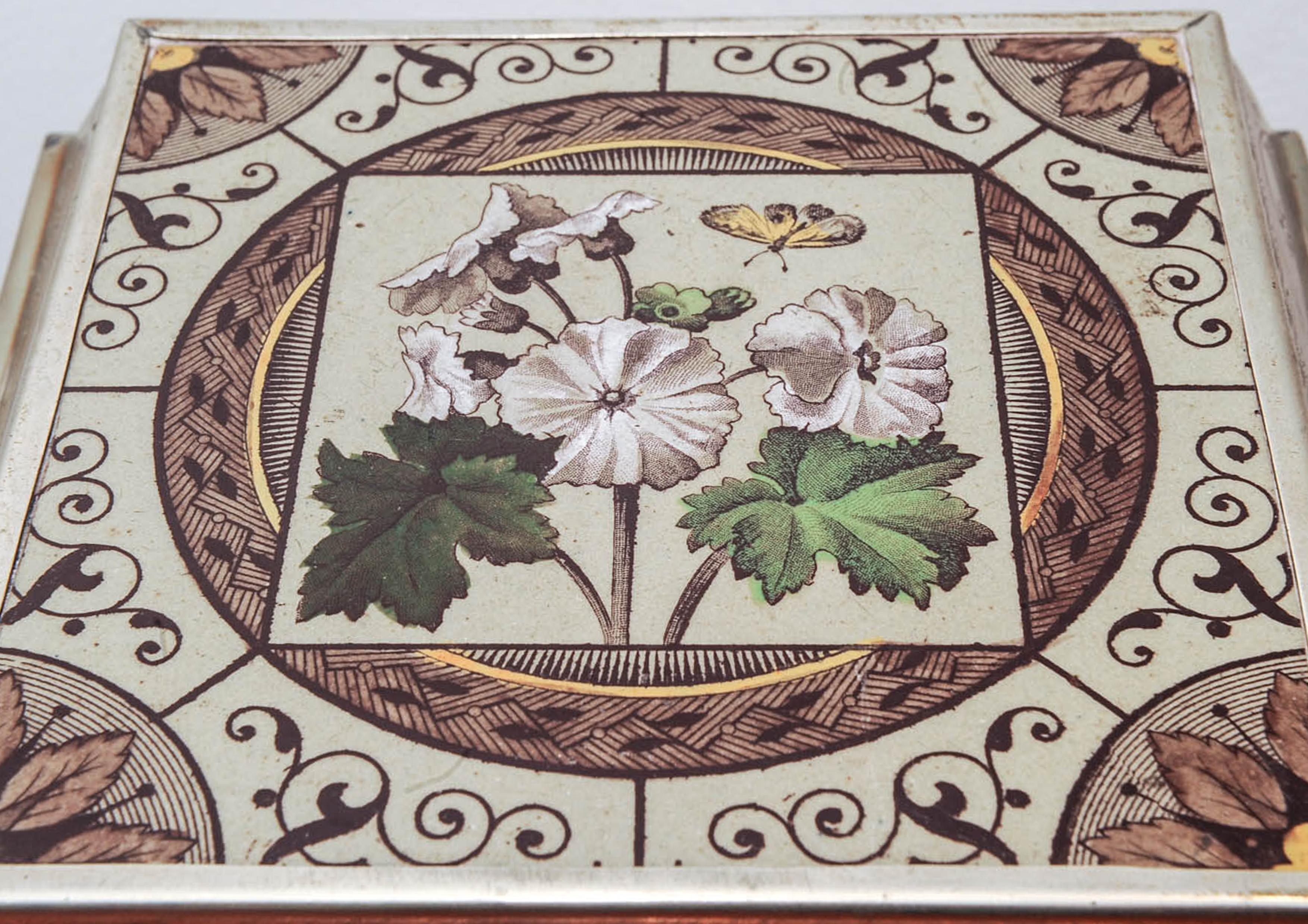 Hübsche Liberty of London Arts and Crafts graviert Topf Stand mit dekorativen botanischen Radierungen Early 1900's.