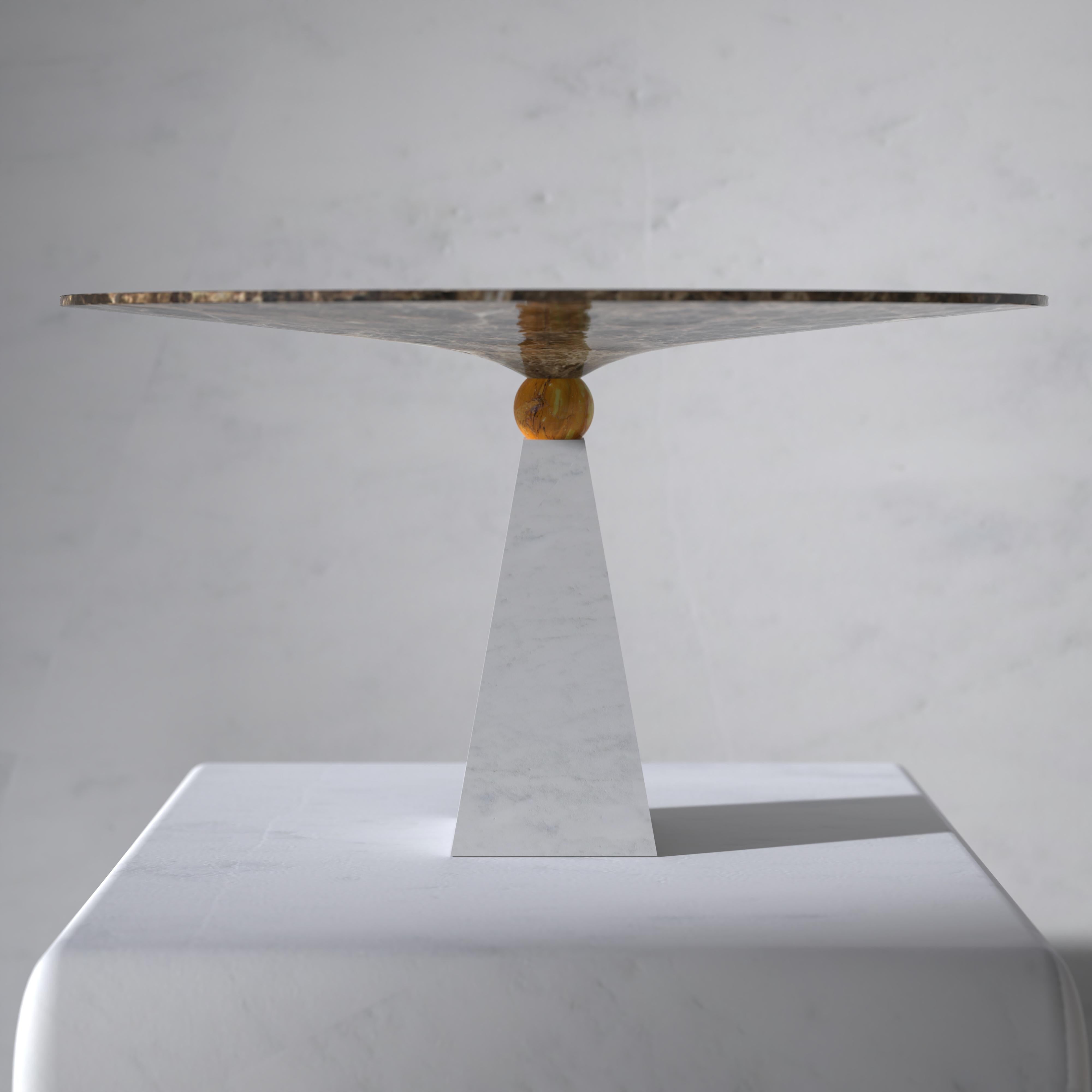 A hymn to grace and lightness, the Libra centerpiece is the ideal piece to add gravitas to your table. Designed and made entirely in Italy, this sophisticated collector's piece is a ceremony of marble, offered here in a triptych of colors: Giallo