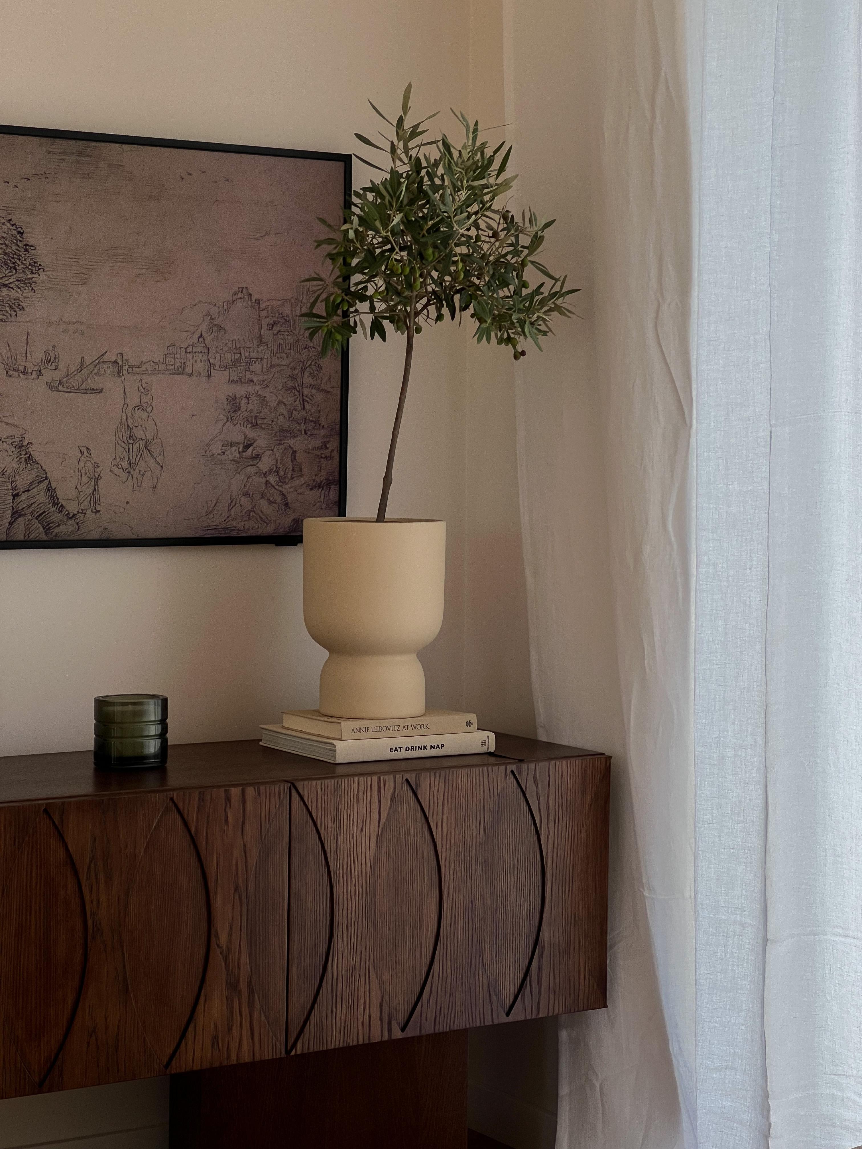 Polonais Enfilade Libra par Pastform en vente
