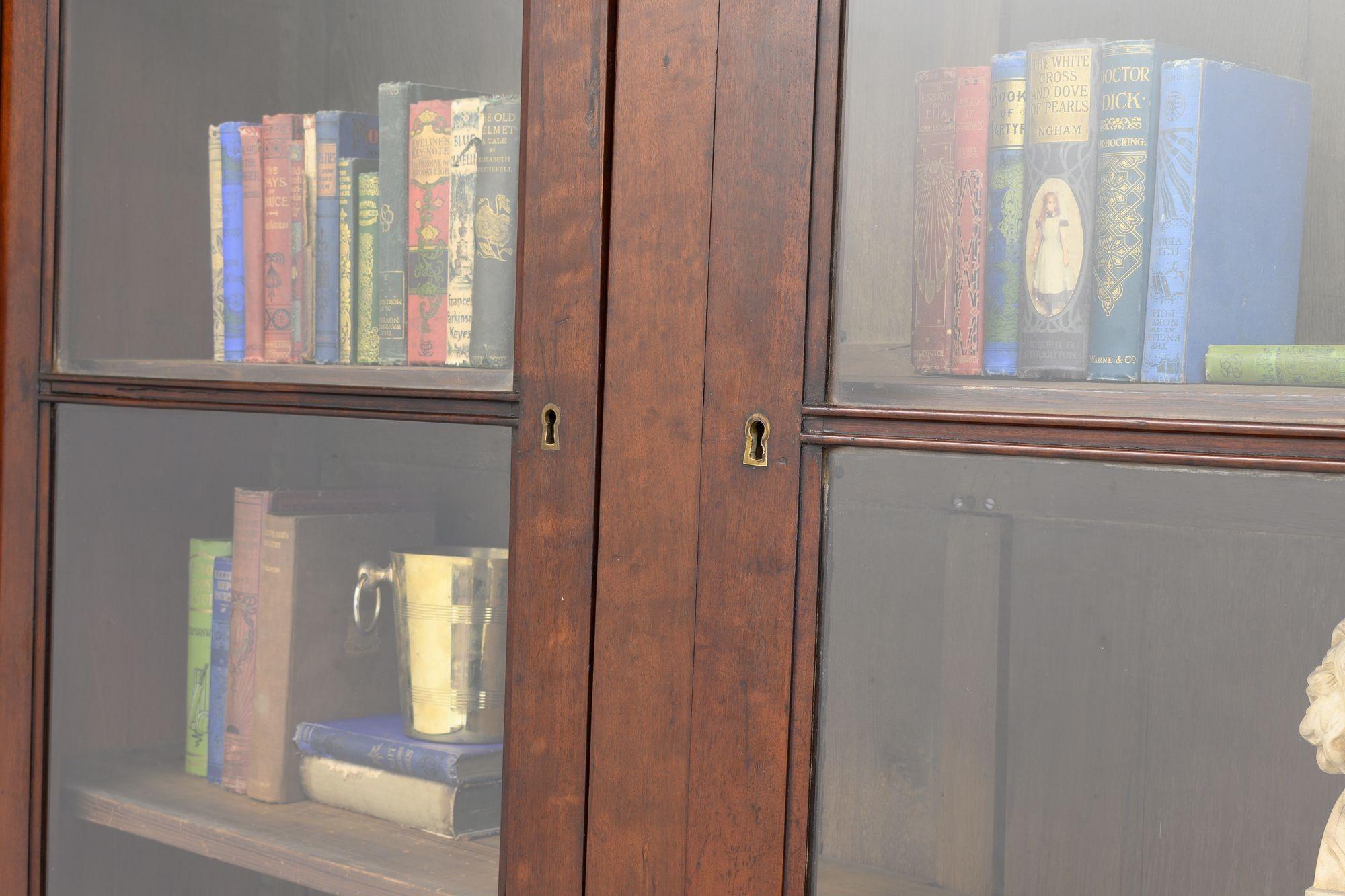Mogano Libreria in vendita