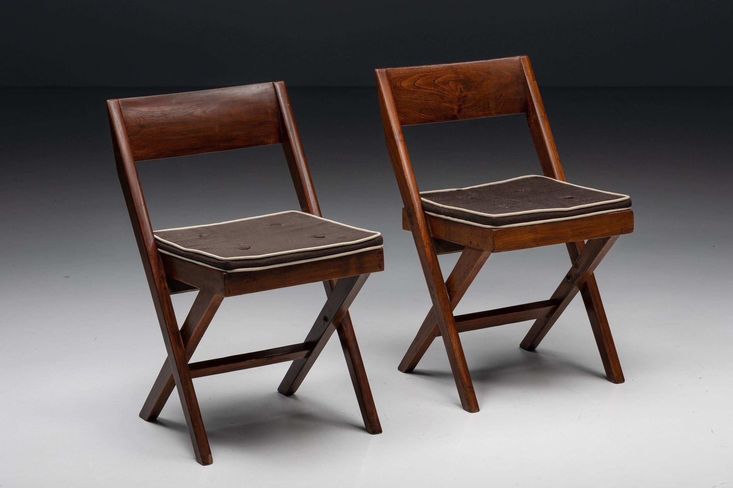 20ième siècle Ensemble de chaises de bibliothèque par Pierre Jeanneret, Chandigarh, années 1950 en vente