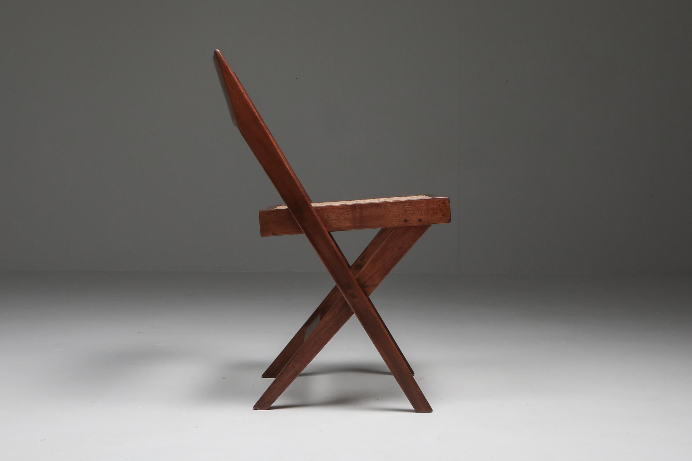 Indien Paire de chaises de bibliothèque par Pierre Jeanneret, années 1950 en vente