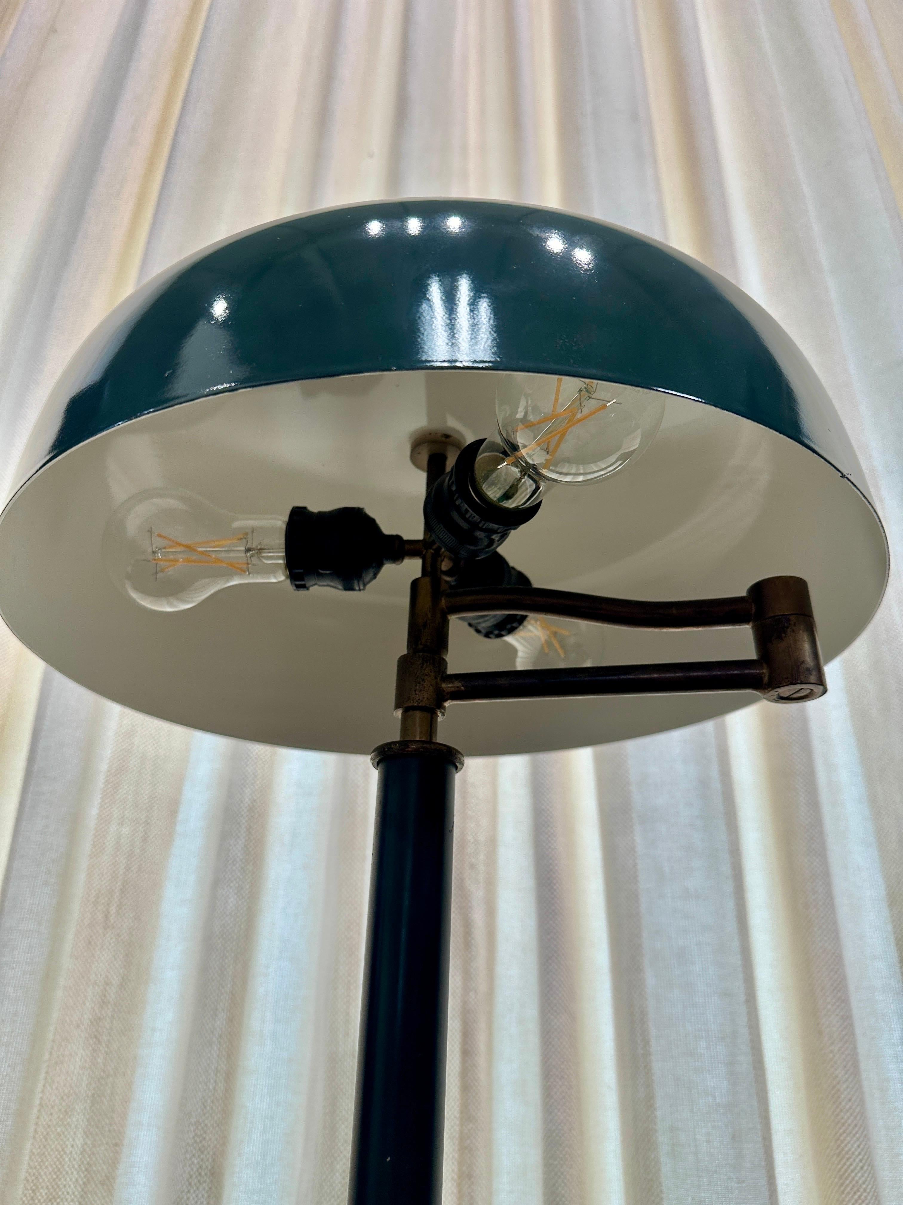 Milieu du XXe siècle Lampe de bureau bibliothèque par ILUM - Argentina en vente
