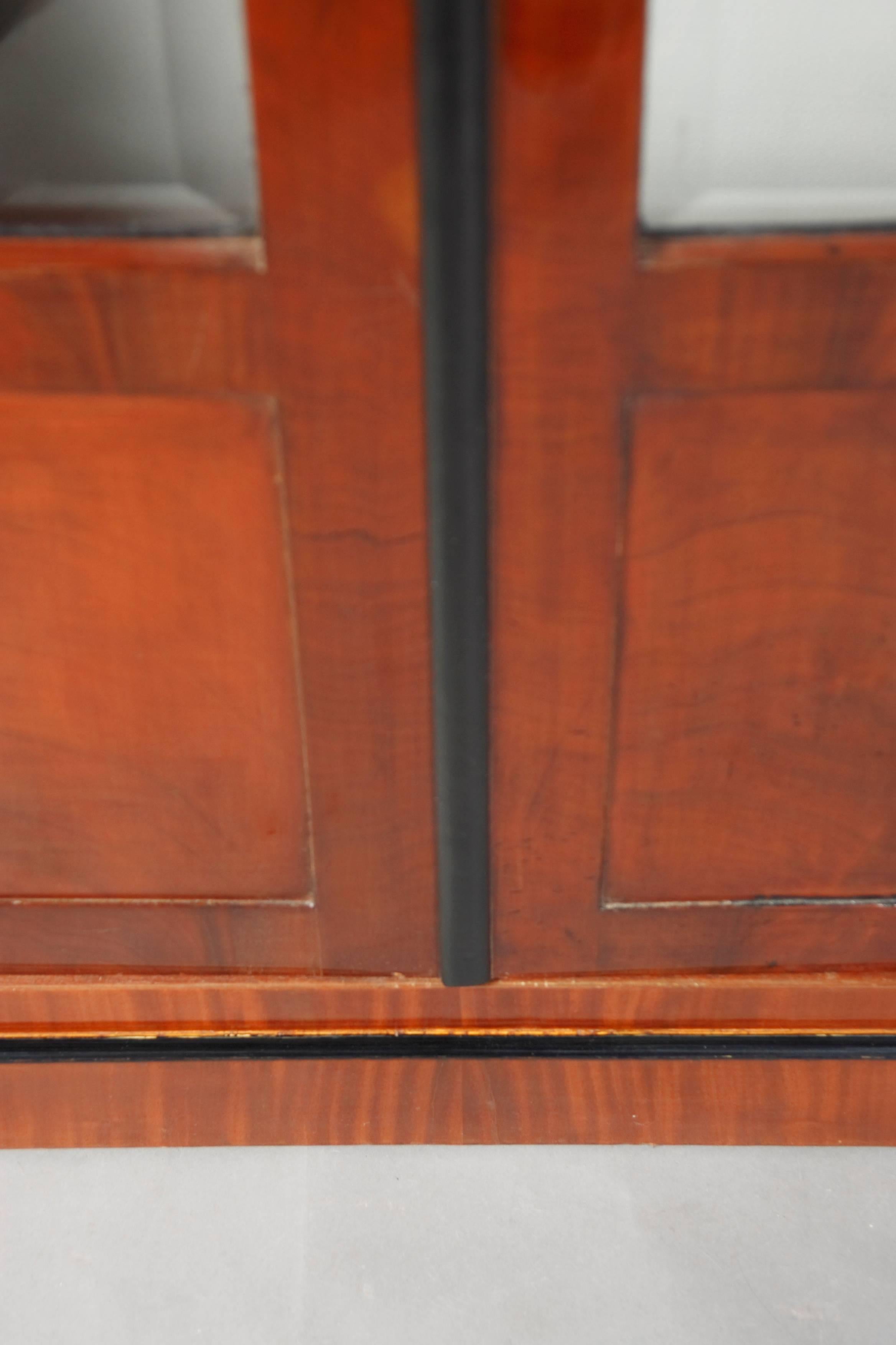 Library / Cabinet vitrine in antique Biedermeier Style  mahogany veneer For Sale 1