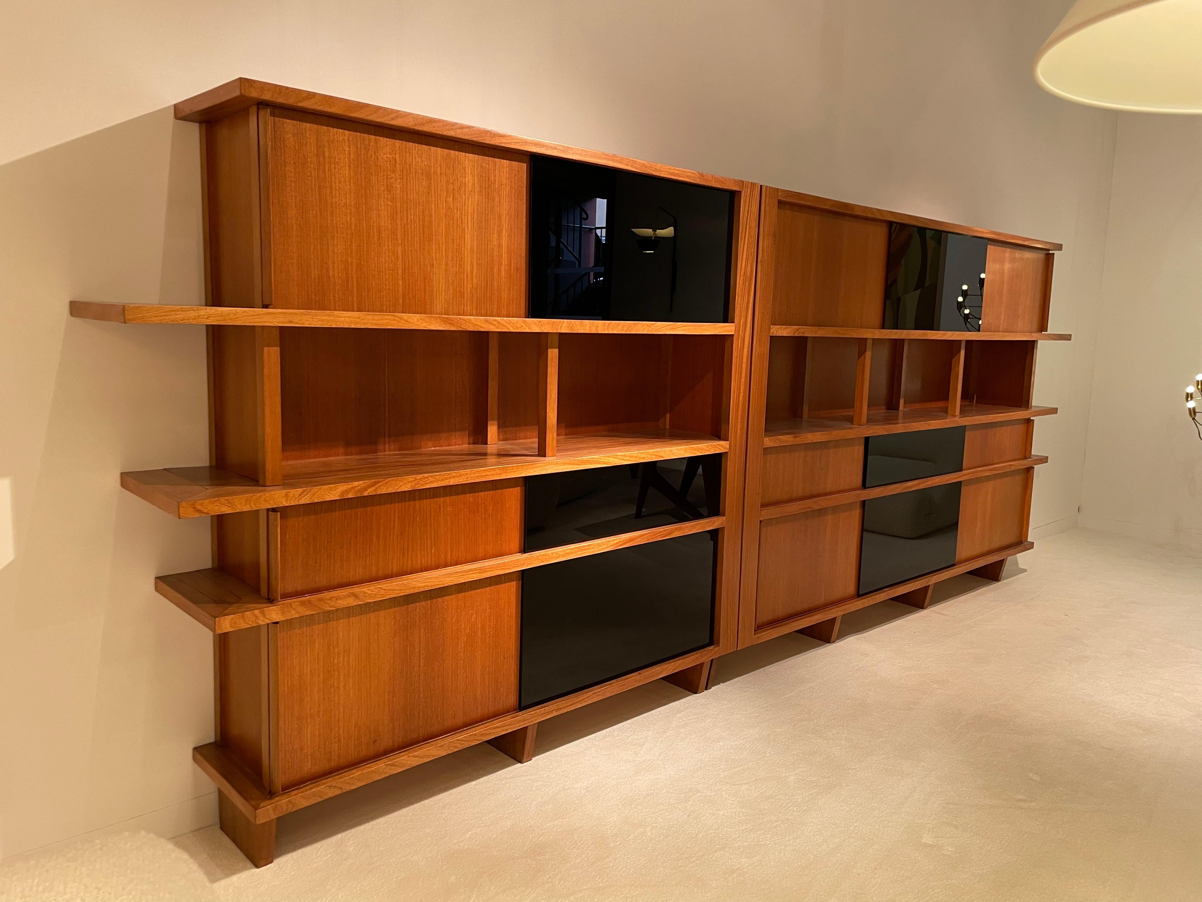 Library in walnut and opaline glass
From 1950 

Really very close to the work of Charlotte Perriand and Jacques Dumont.

 