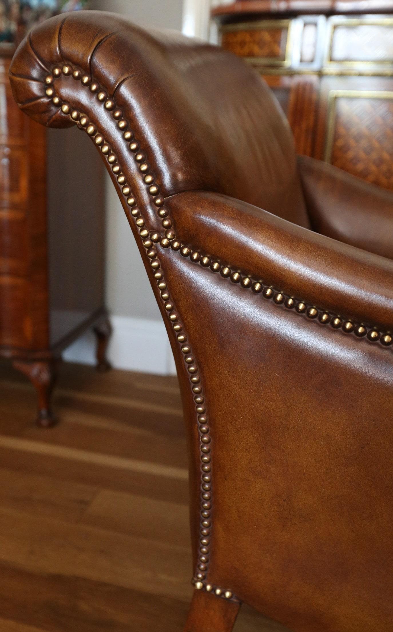 Chaise de lecture de bibliothèque avec détail en forme de tête de Swan sculpté Période W1V en vente 3