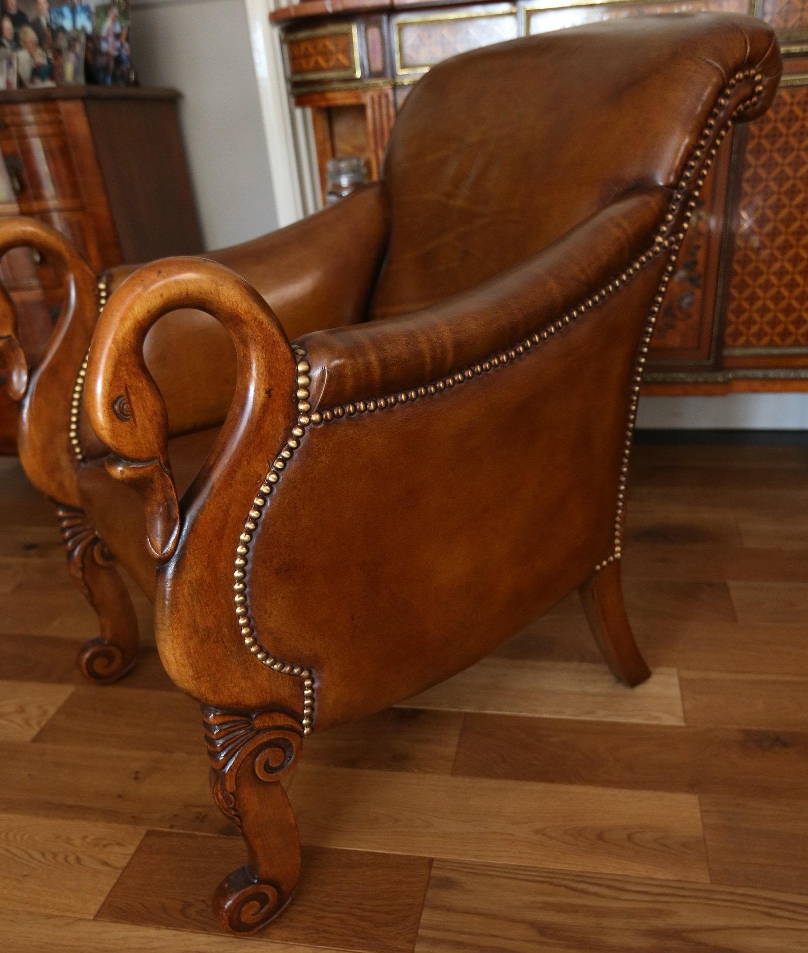 Milieu du XIXe siècle Chaise de lecture de bibliothèque avec détail en forme de tête de Swan sculpté Période W1V en vente