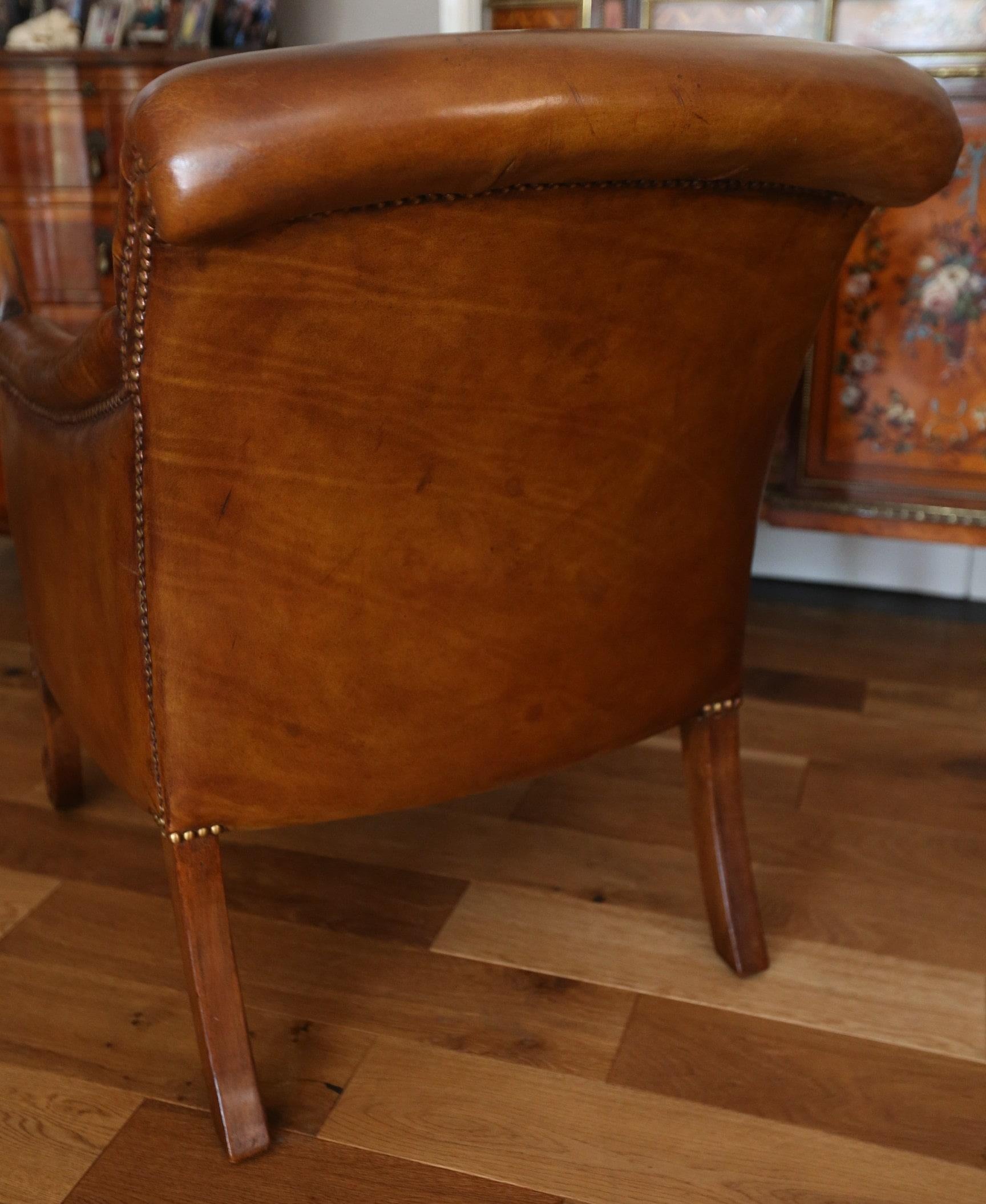 Chaise de lecture de bibliothèque avec détail en forme de tête de Swan sculpté Période W1V en vente 1