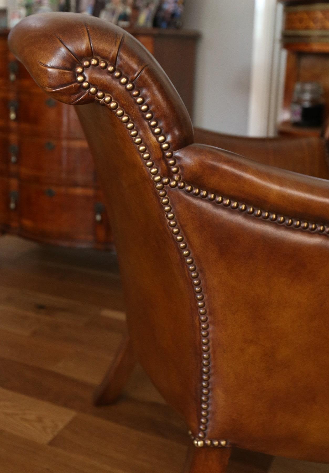 Chaise de lecture de bibliothèque avec détail en forme de tête de Swan sculpté Période W1V en vente 2