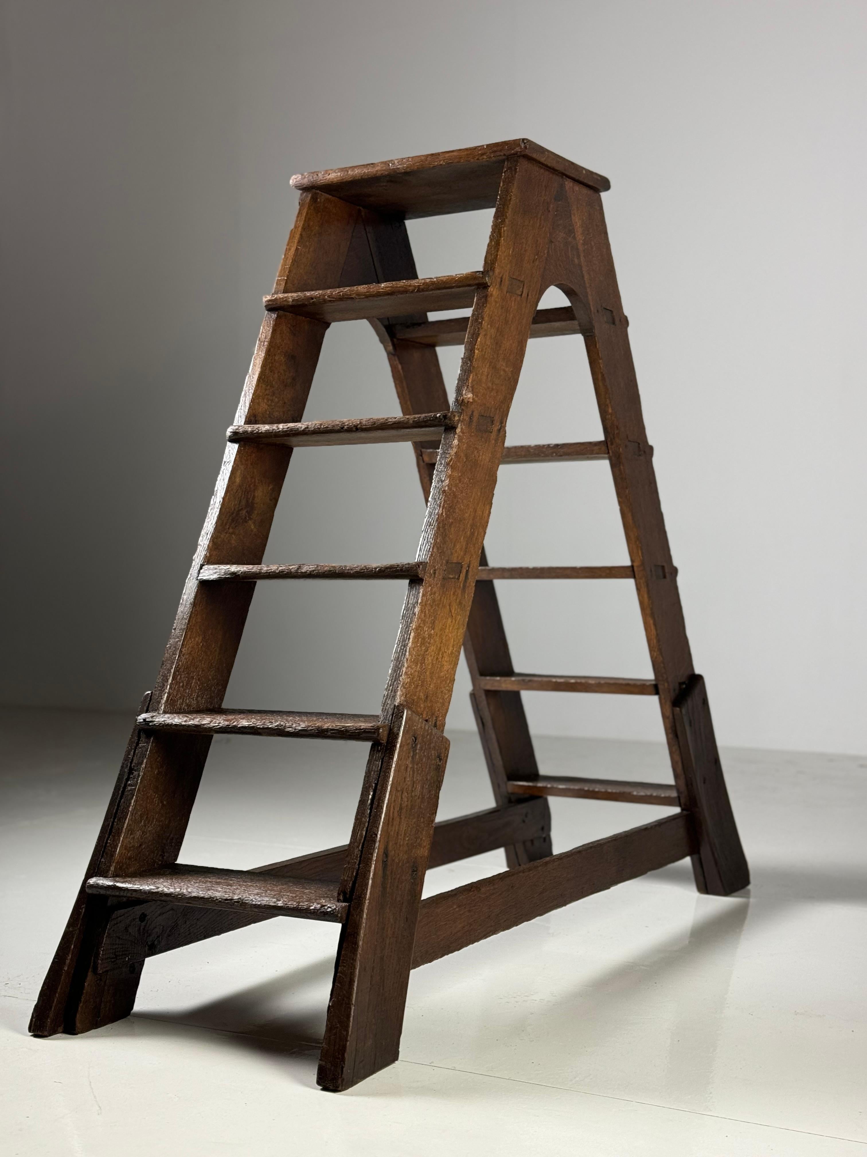 Escalier de bibliothèque en chêne en vente 4