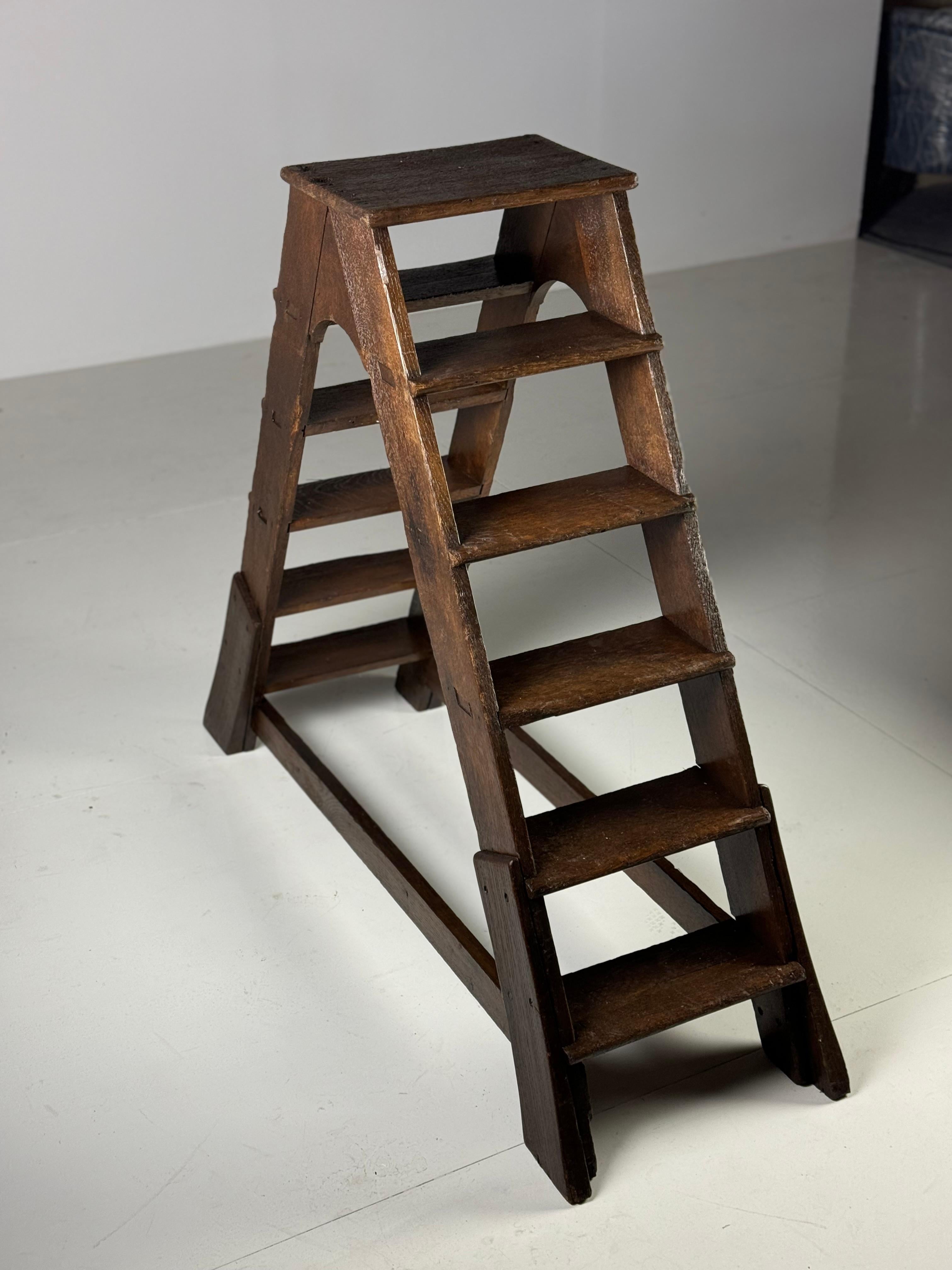 Chêne Escalier de bibliothèque en chêne en vente