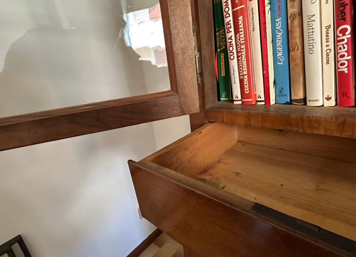 Stile impero Libreria “a ponte” in noce massiccio – Veneto, primi decenni del XIX secolo in vendita