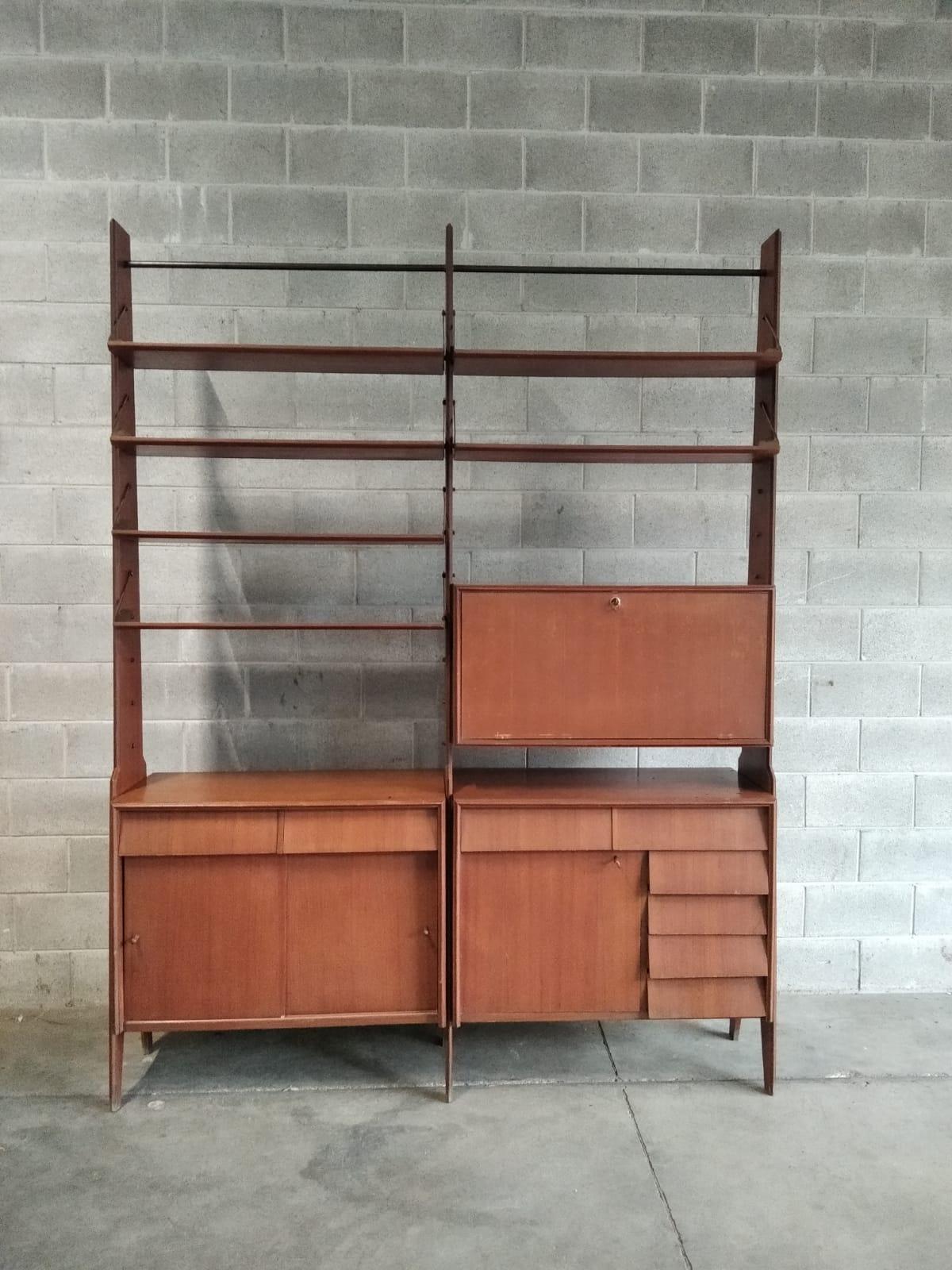 This three-post bookcase consists of 2 cabinets and six shelves, as well as a storage element which, can be added or removed, making the addition lighter. 
The bookcase does not need to be fixed to the wall since, it is self-supporting. 
The