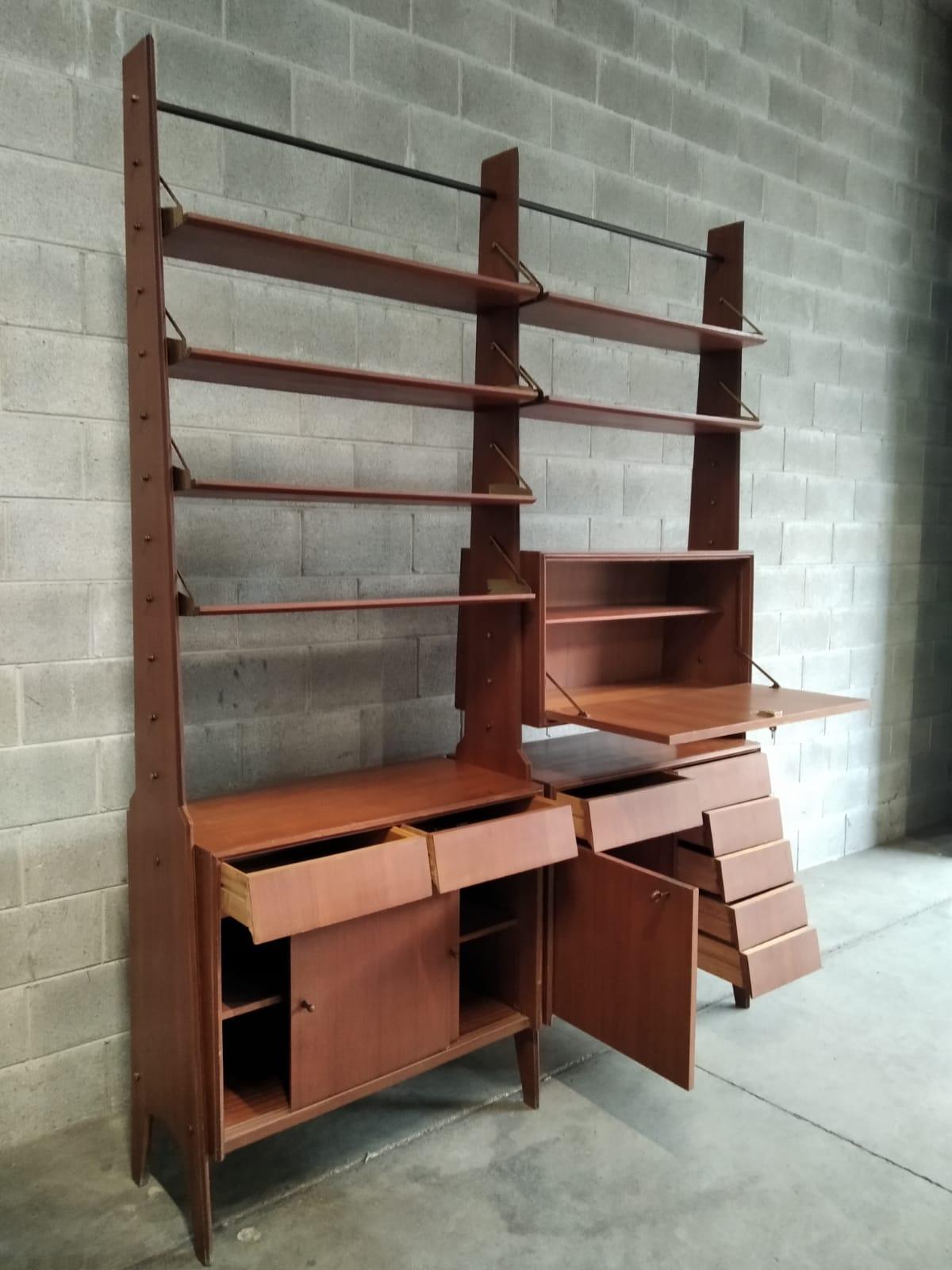 Italian Three-Post Freestanding Bookcase - Shelves and Storage - Italy - 1950s For Sale
