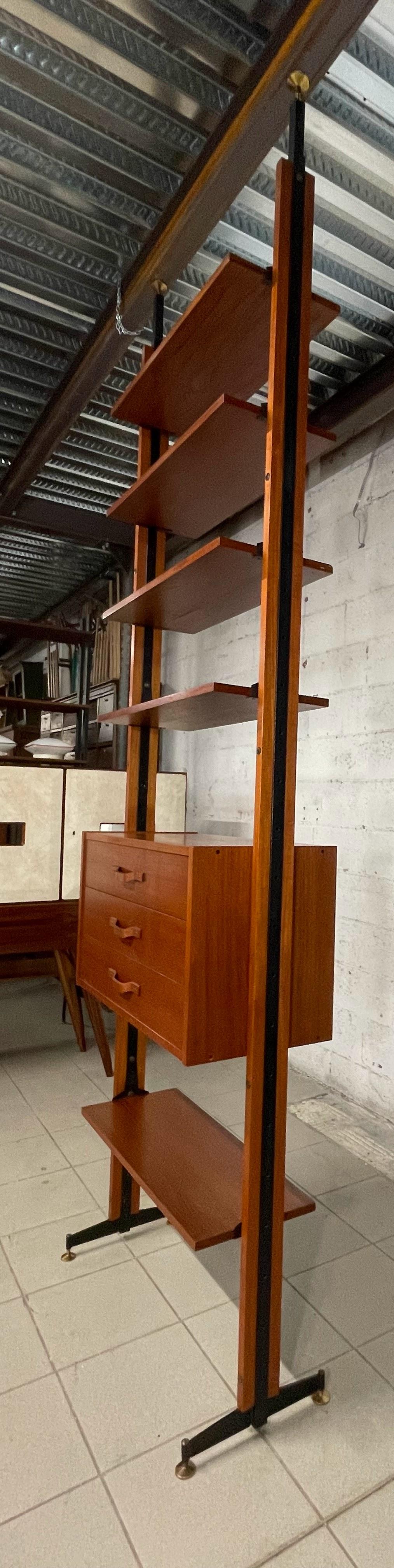 Libreria cielo-terra anni '60 in legno di teak 5