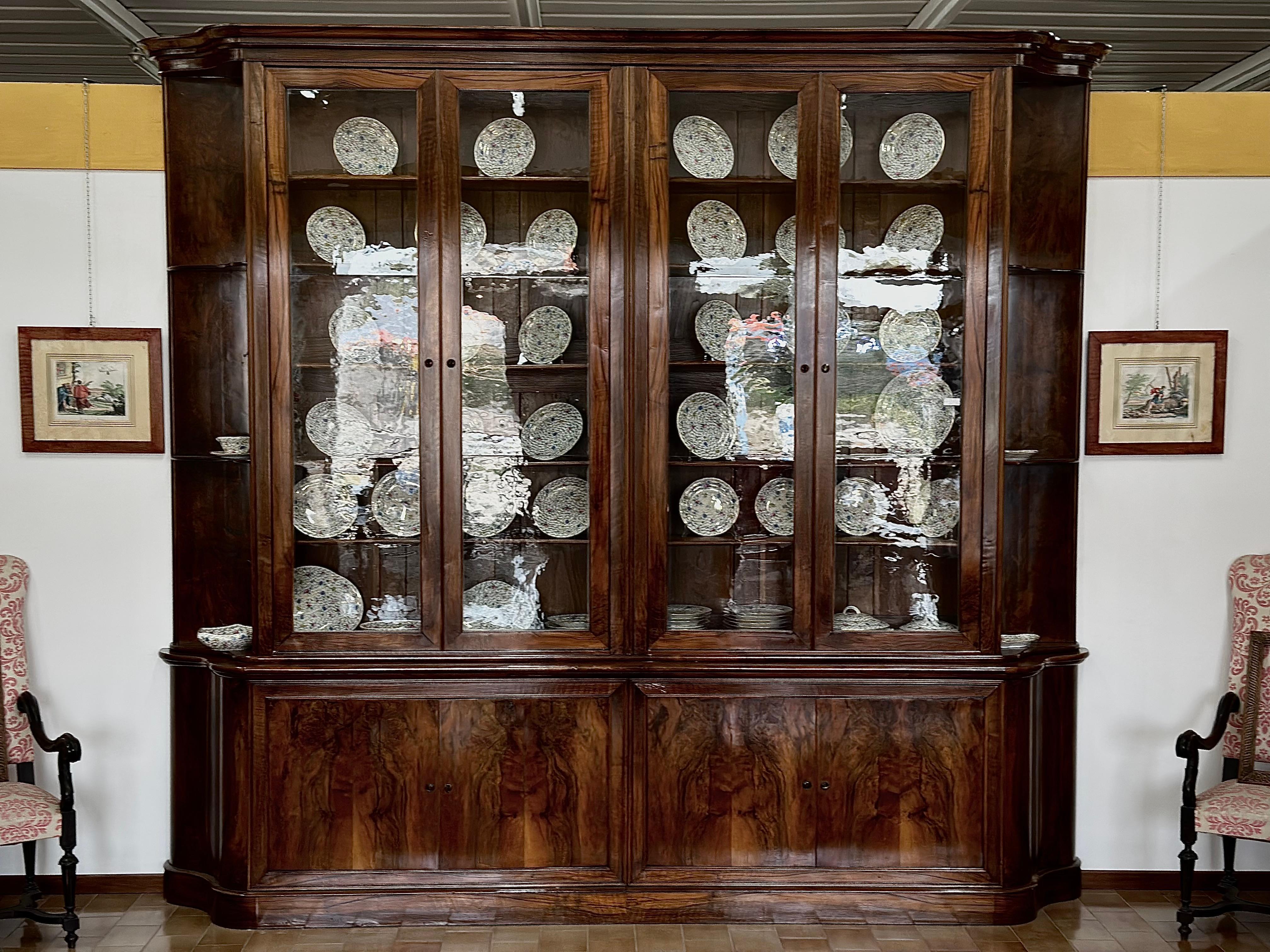 Bookcase With Wavy Corners And Secrets In Excellent Condition For Sale In Borgo Veneto, IT