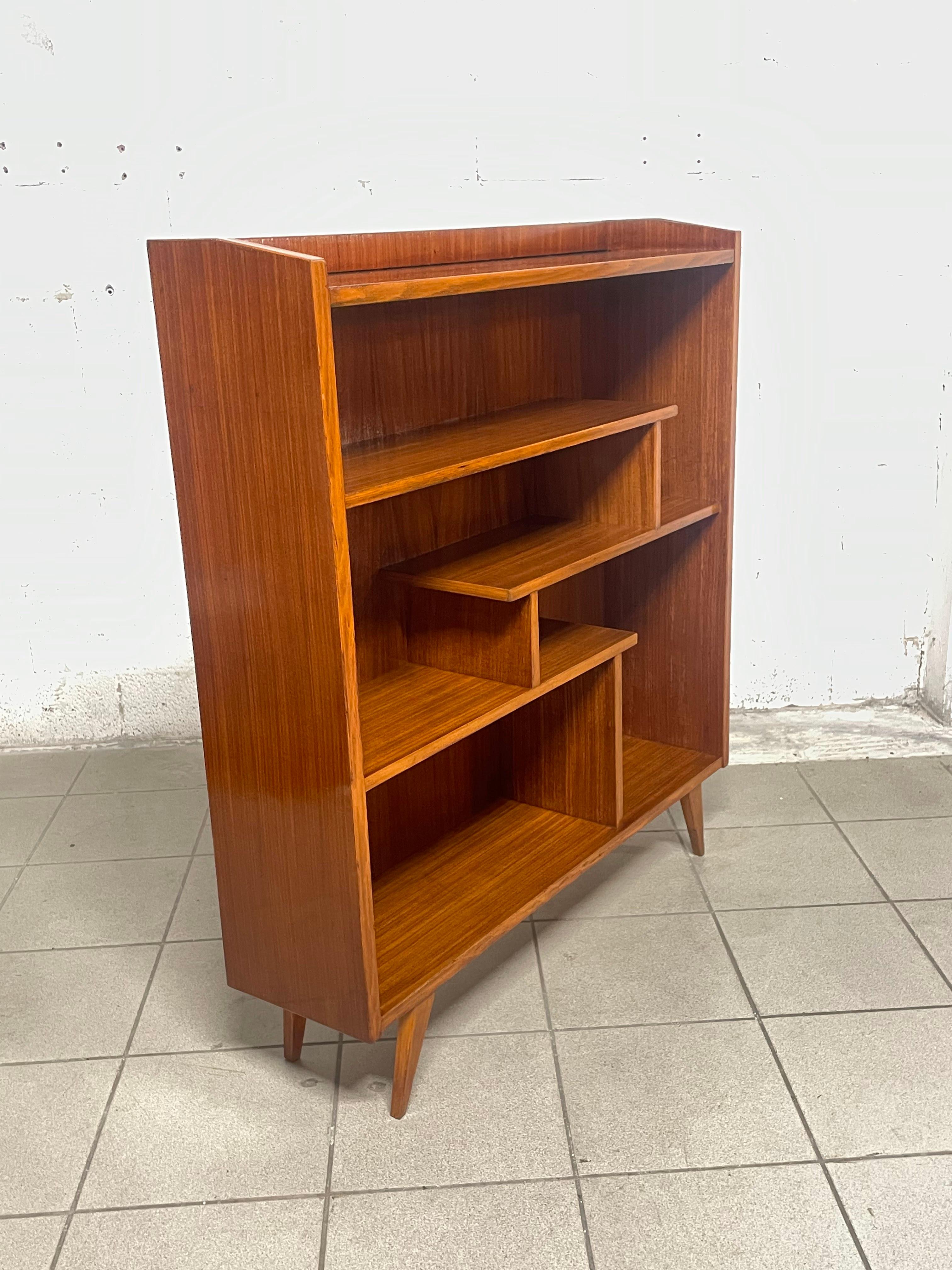 Libreria con gamba a compasso anni '50 4