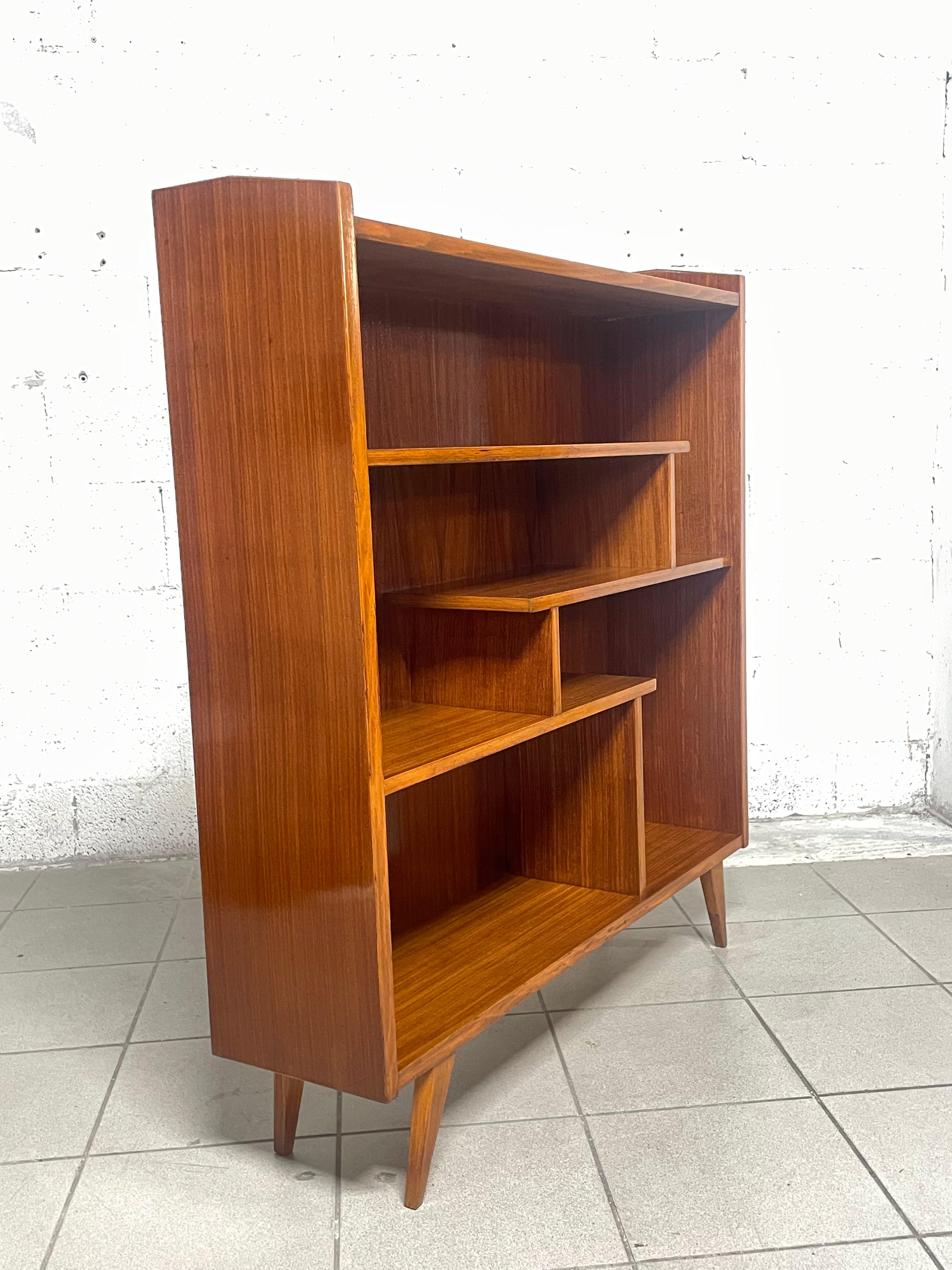 Libreria con gamba a compasso anni '50 5