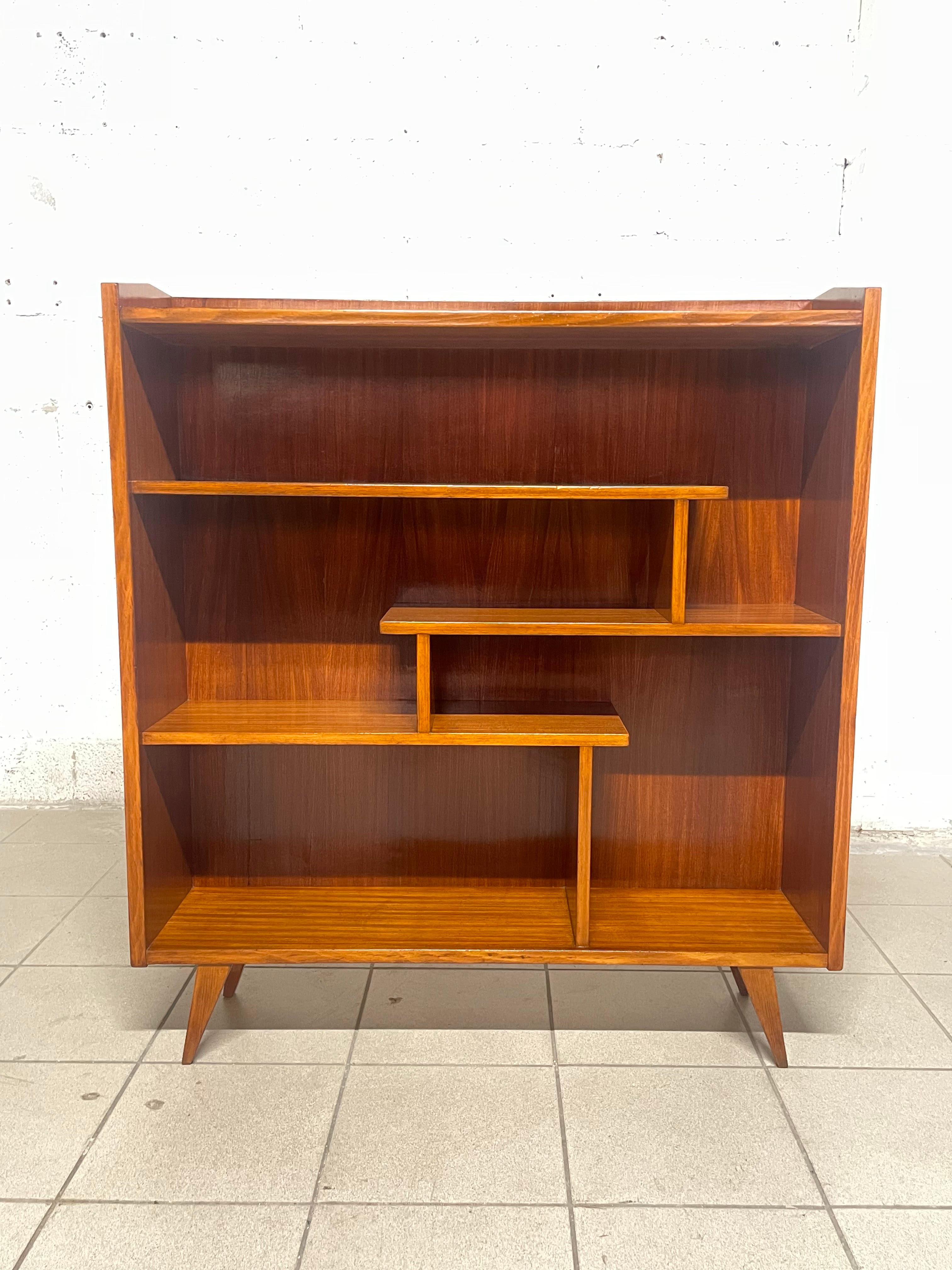 Libreria con gamba a compasso anni '50 10